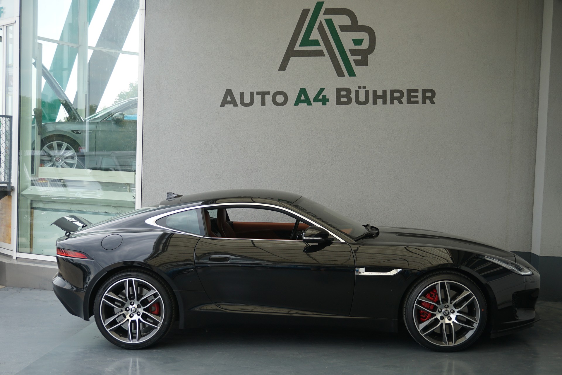 JAGUAR F-Type 2.0 I4 R-Dynamic 300PS Coupé-image-5