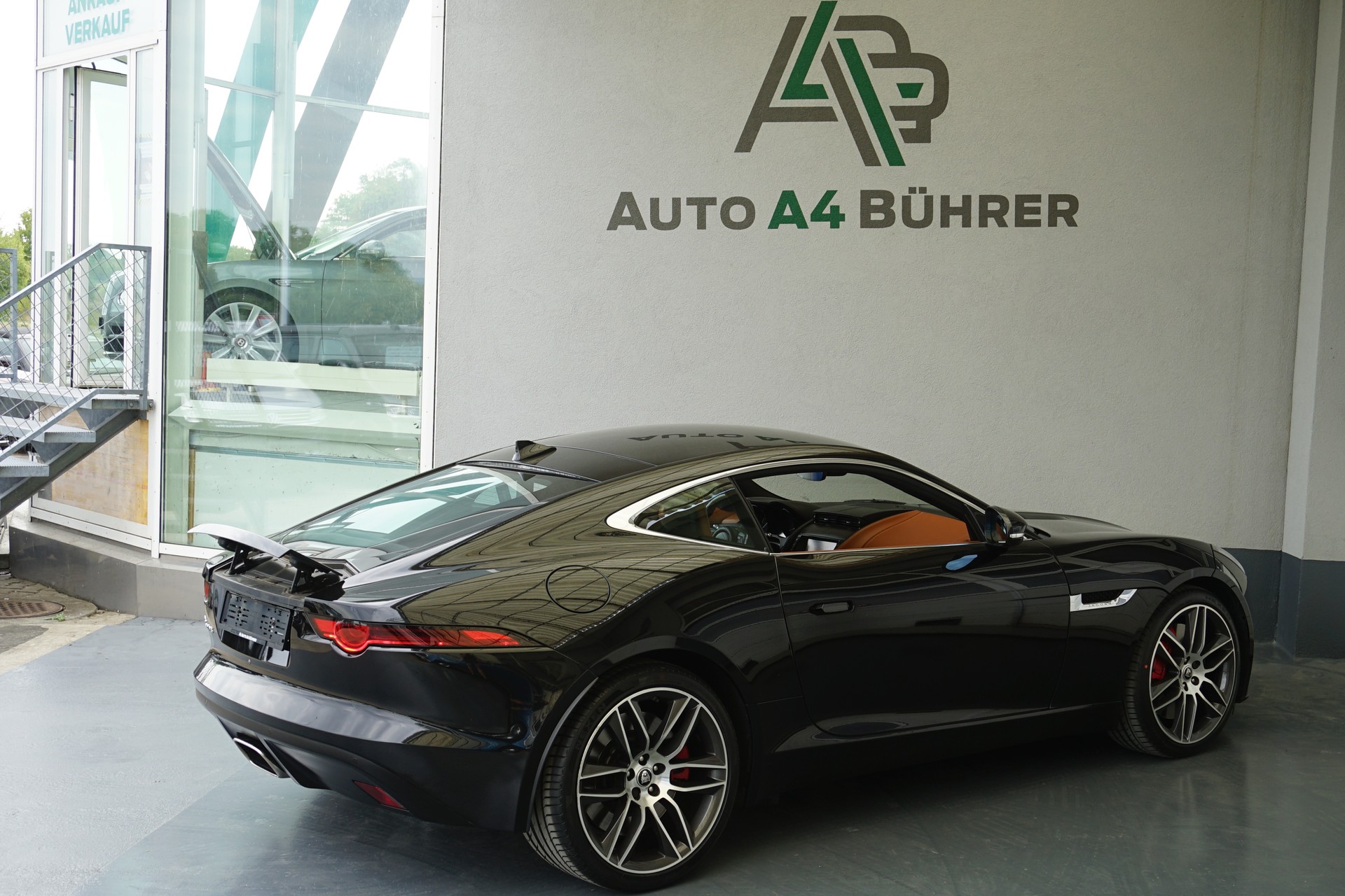 JAGUAR F-Type 2.0 I4 R-Dynamic 300PS Coupé-image-8