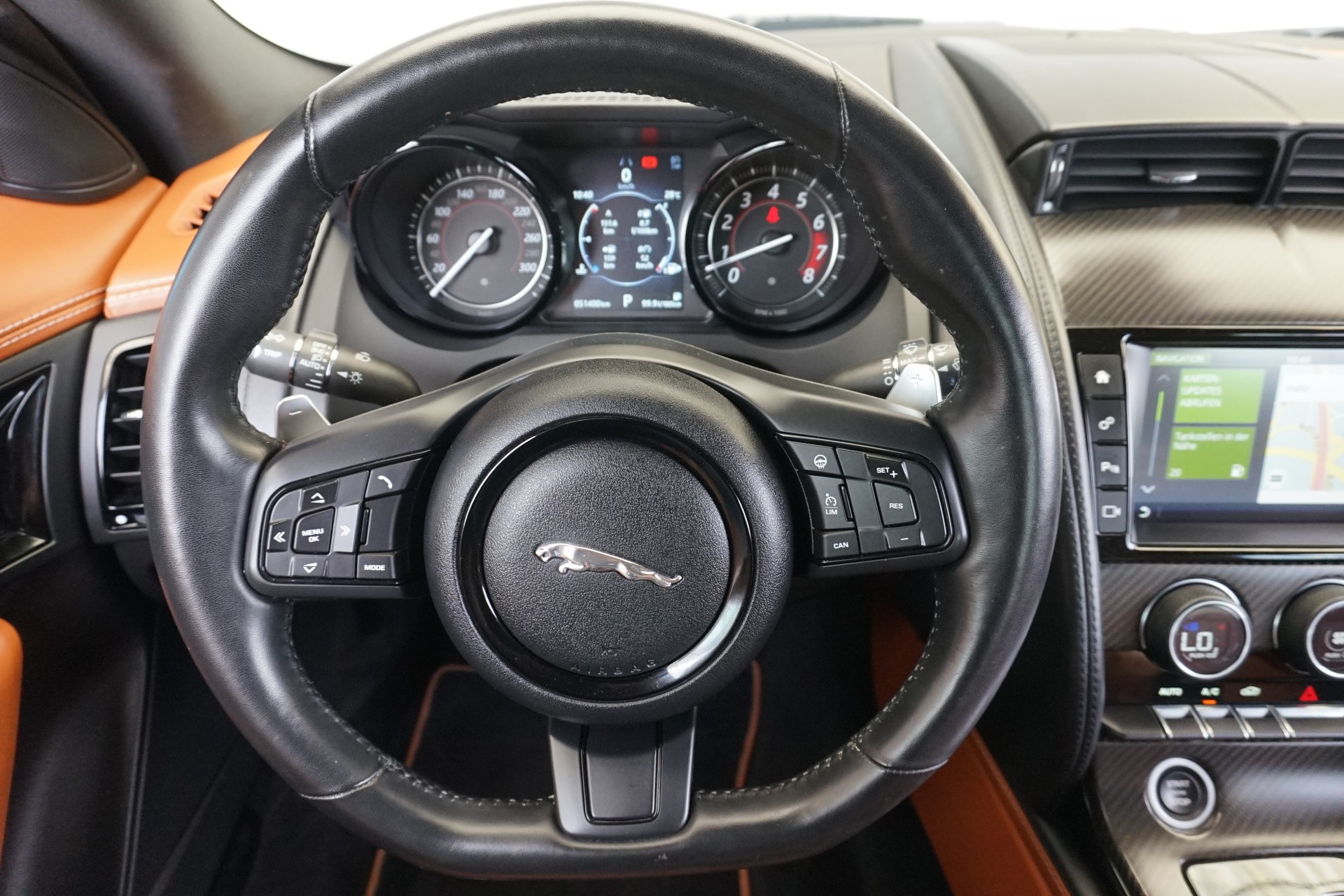 JAGUAR F-Type 2.0 I4 R-Dynamic 300PS Coupé-image-16