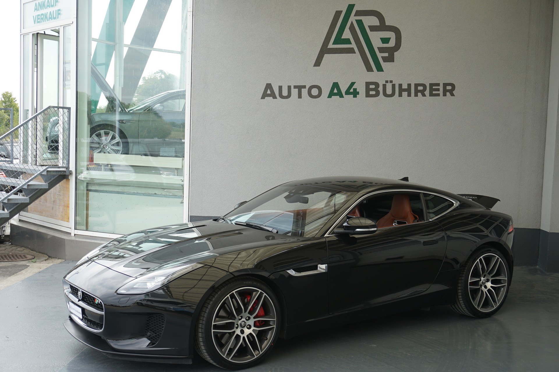 JAGUAR F-Type 2.0 I4 R-Dynamic 300PS Coupé-image-4
