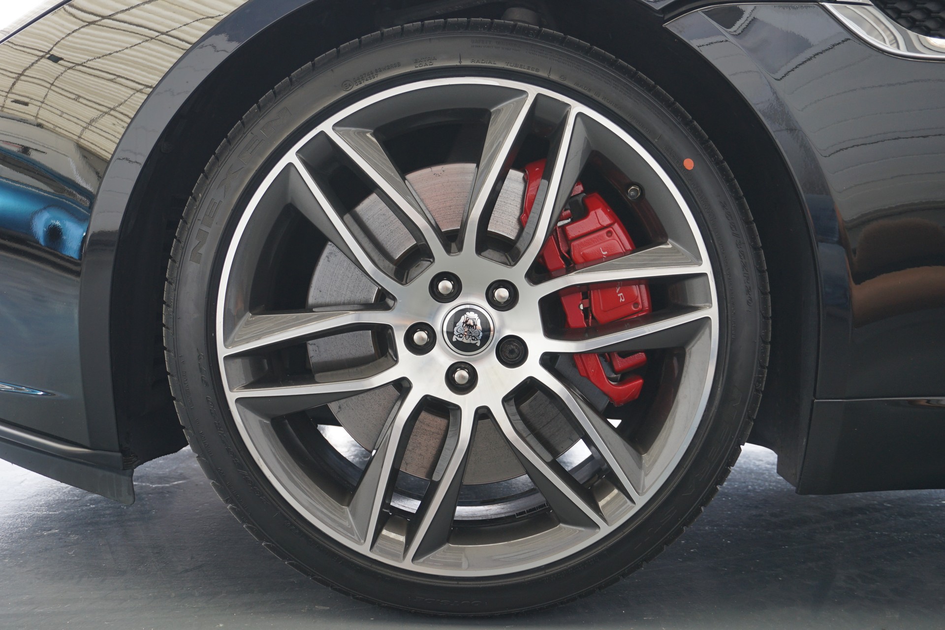 JAGUAR F-Type 2.0 I4 R-Dynamic 300PS Coupé-image-14