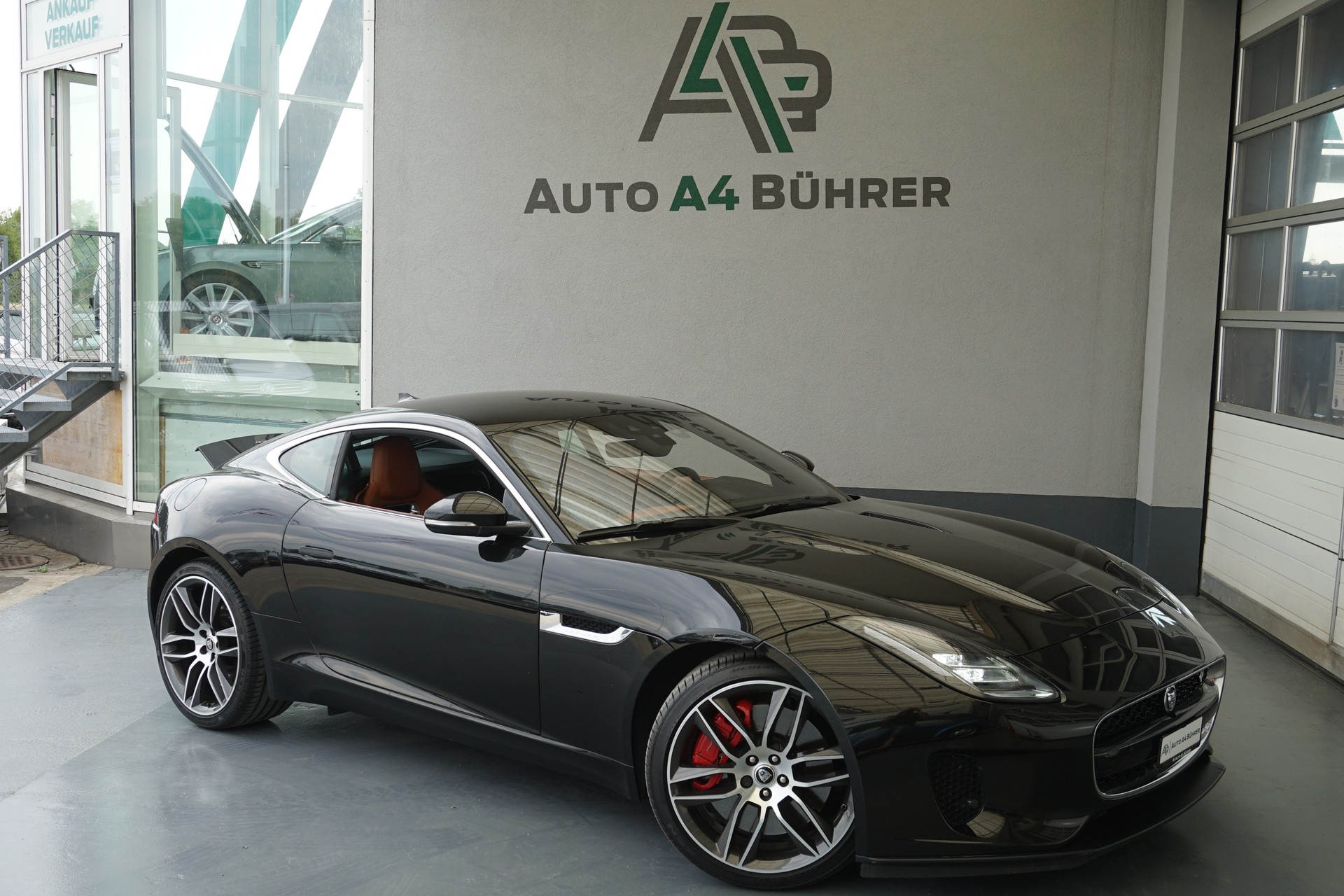 JAGUAR F-Type 2.0 I4 R-Dynamic 300PS Coupé-image-2