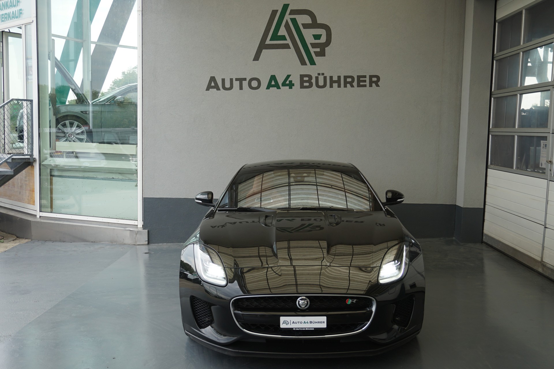 JAGUAR F-Type 2.0 I4 R-Dynamic 300PS Coupé-image-10