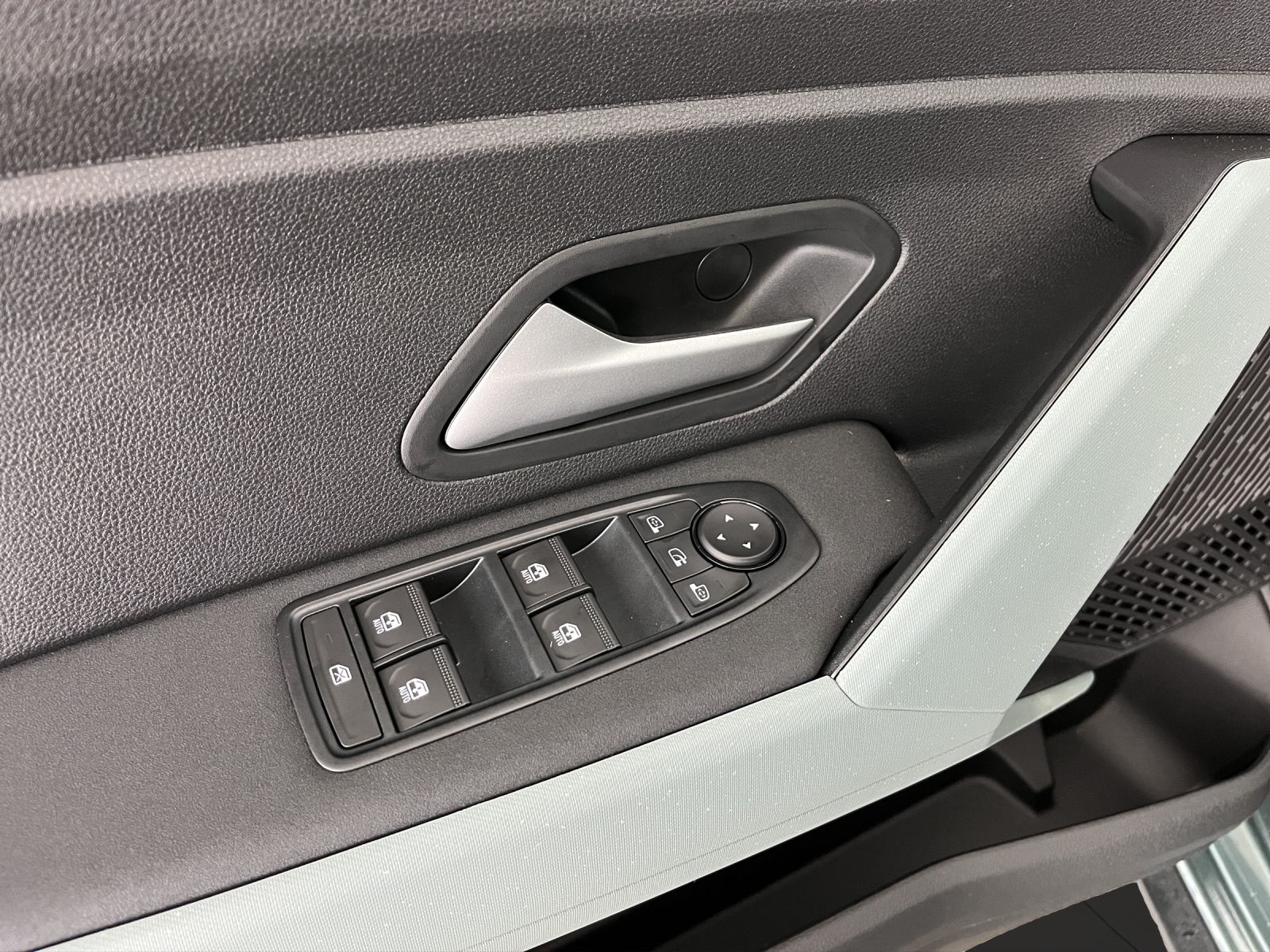DACIA Duster 1.2 Hybrid Extreme 4WD-image-13