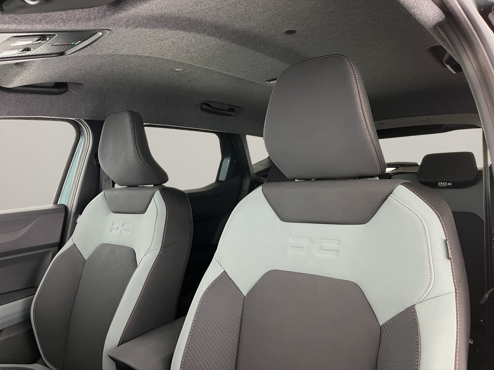 DACIA Duster 1.2 Hybrid Extreme 4WD-image-14