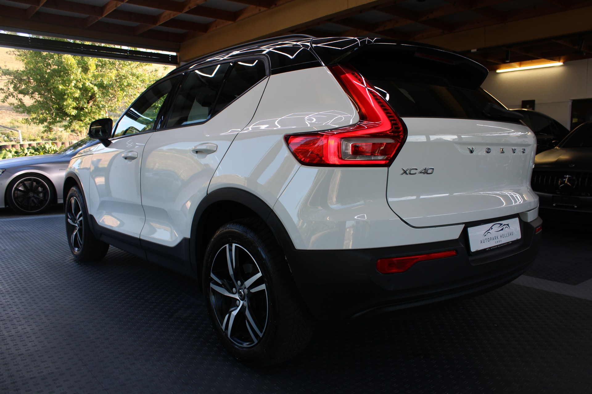 VOLVO XC40 T3 Momentum Light Geartronic-image-6