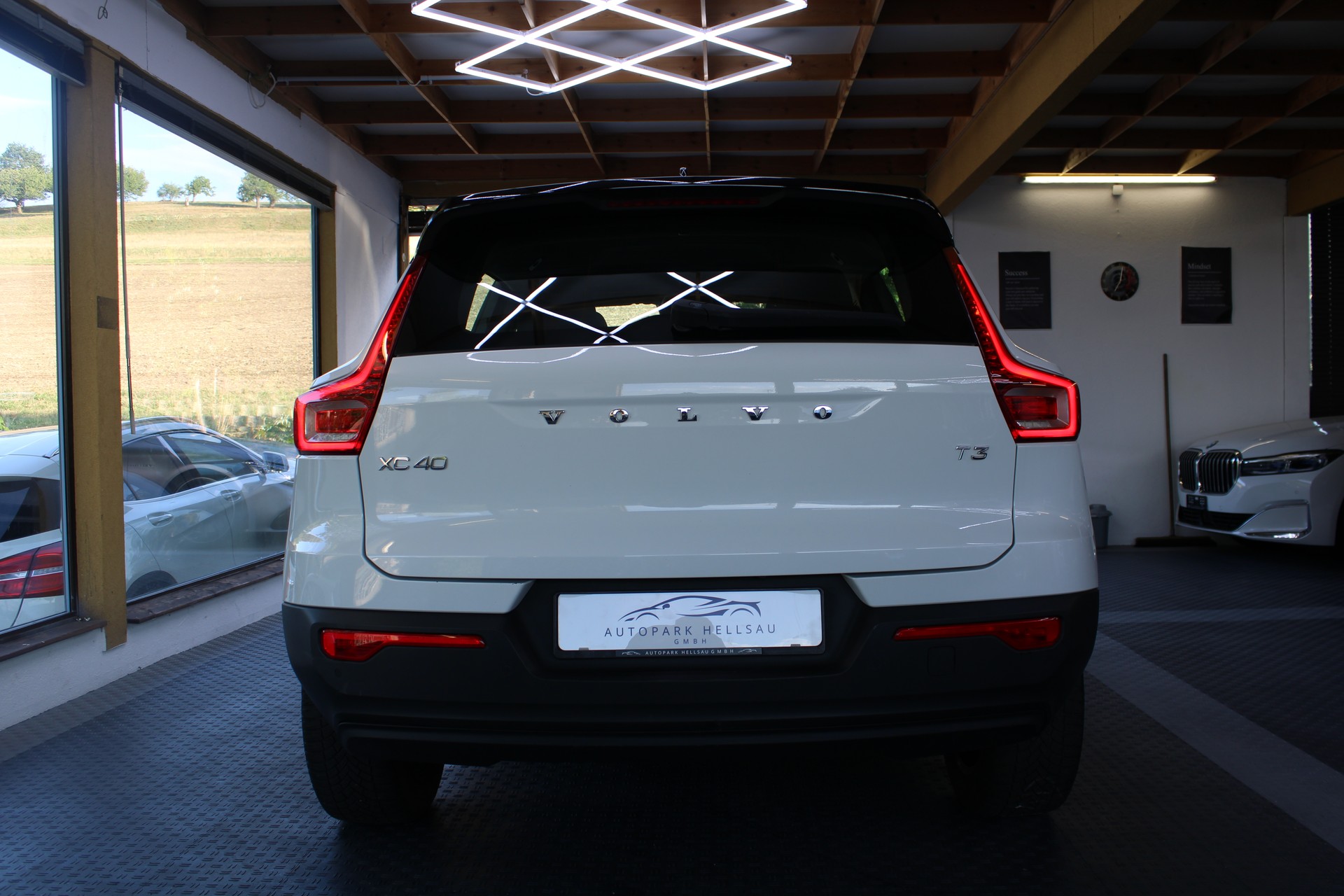 VOLVO XC40 T3 Momentum Light Geartronic-image-5