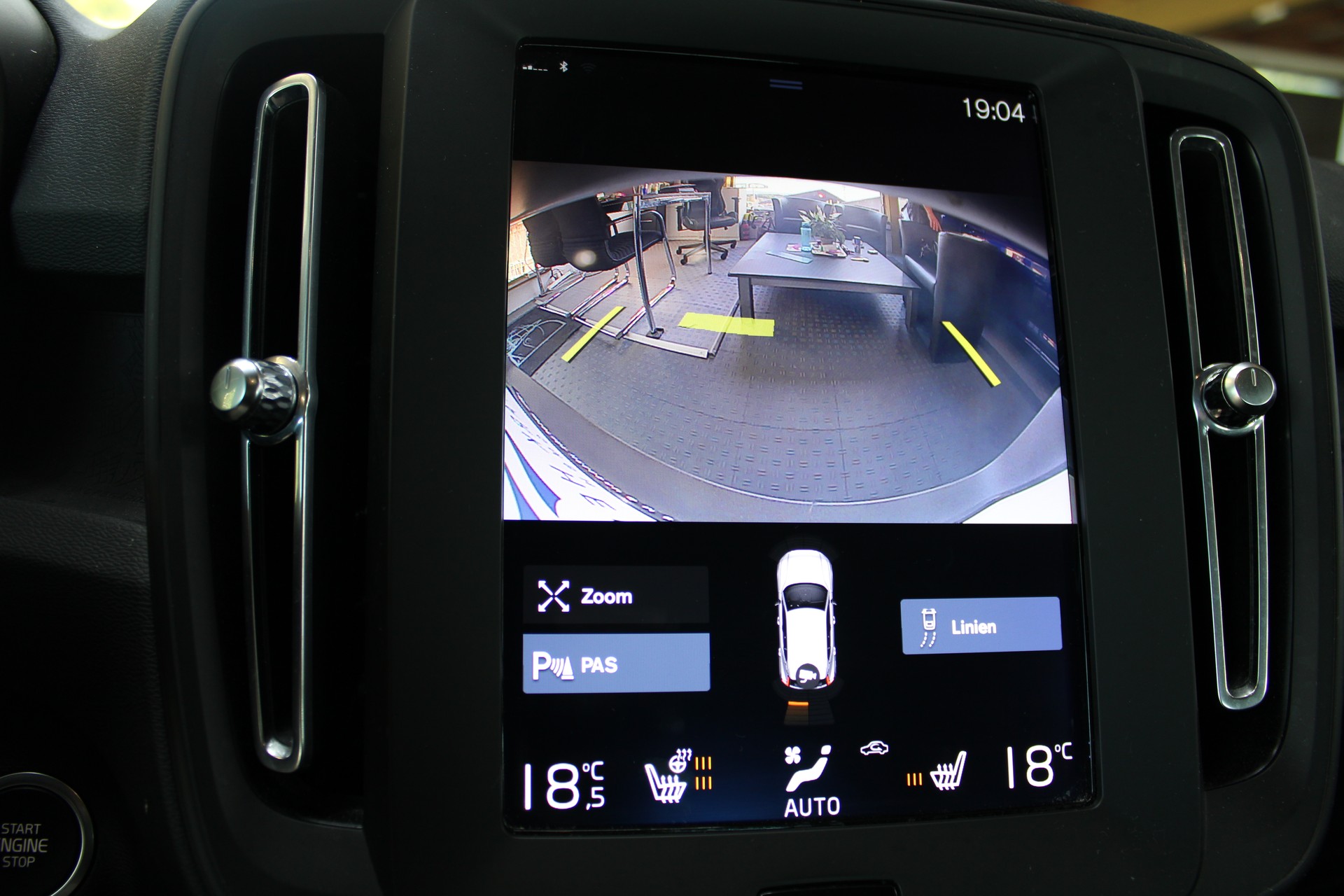 VOLVO XC40 T3 Momentum Light Geartronic-image-13