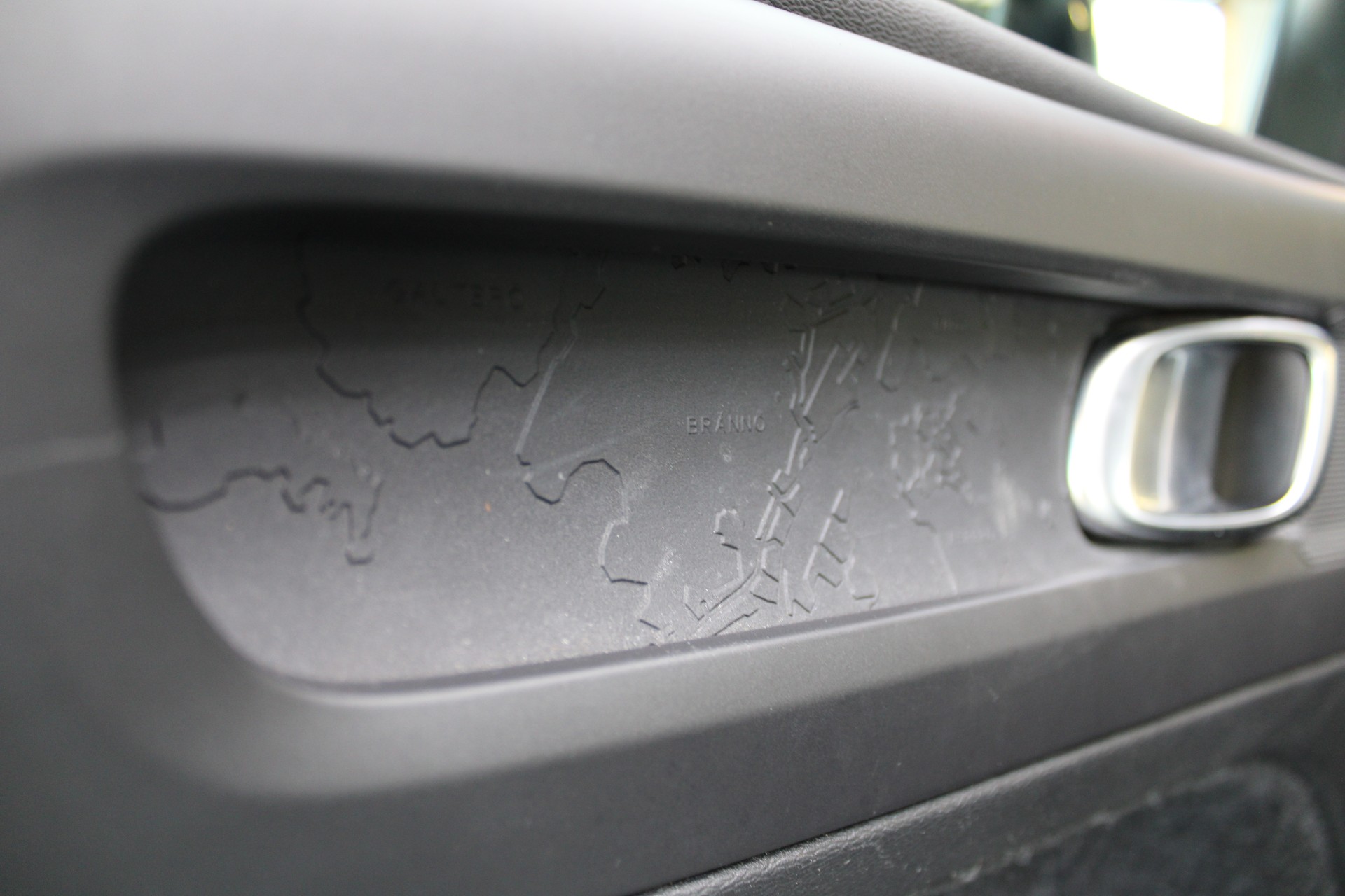 VOLVO XC40 T3 Momentum Light Geartronic-image-11