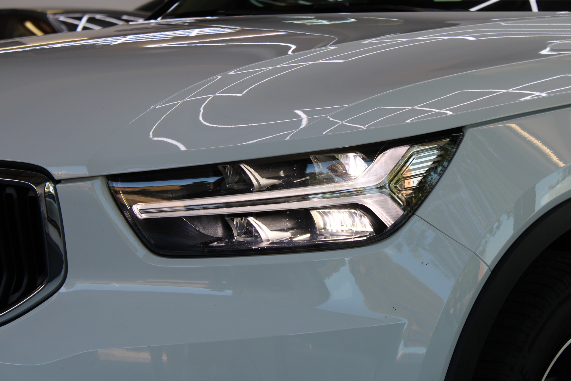 VOLVO XC40 T3 Momentum Light Geartronic-image-14