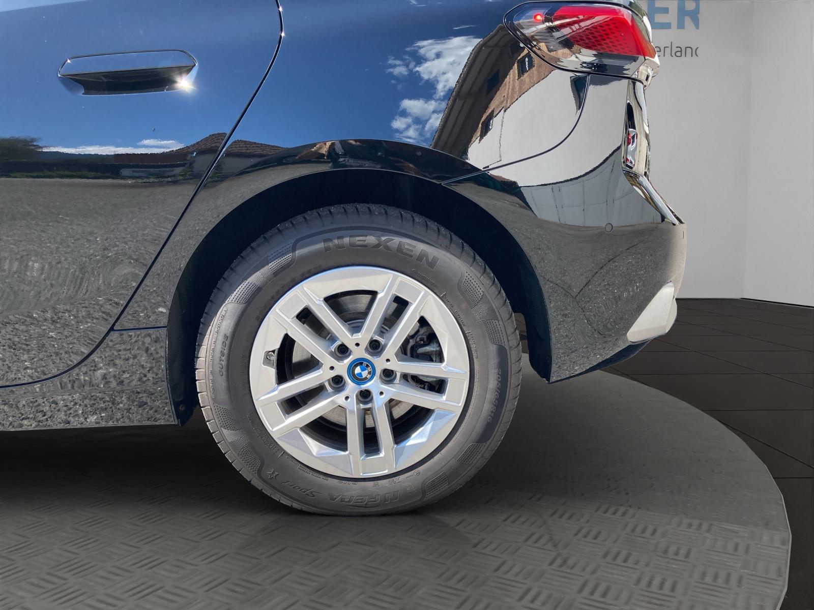 BMW 225e xDrive Active Tourer-image-21