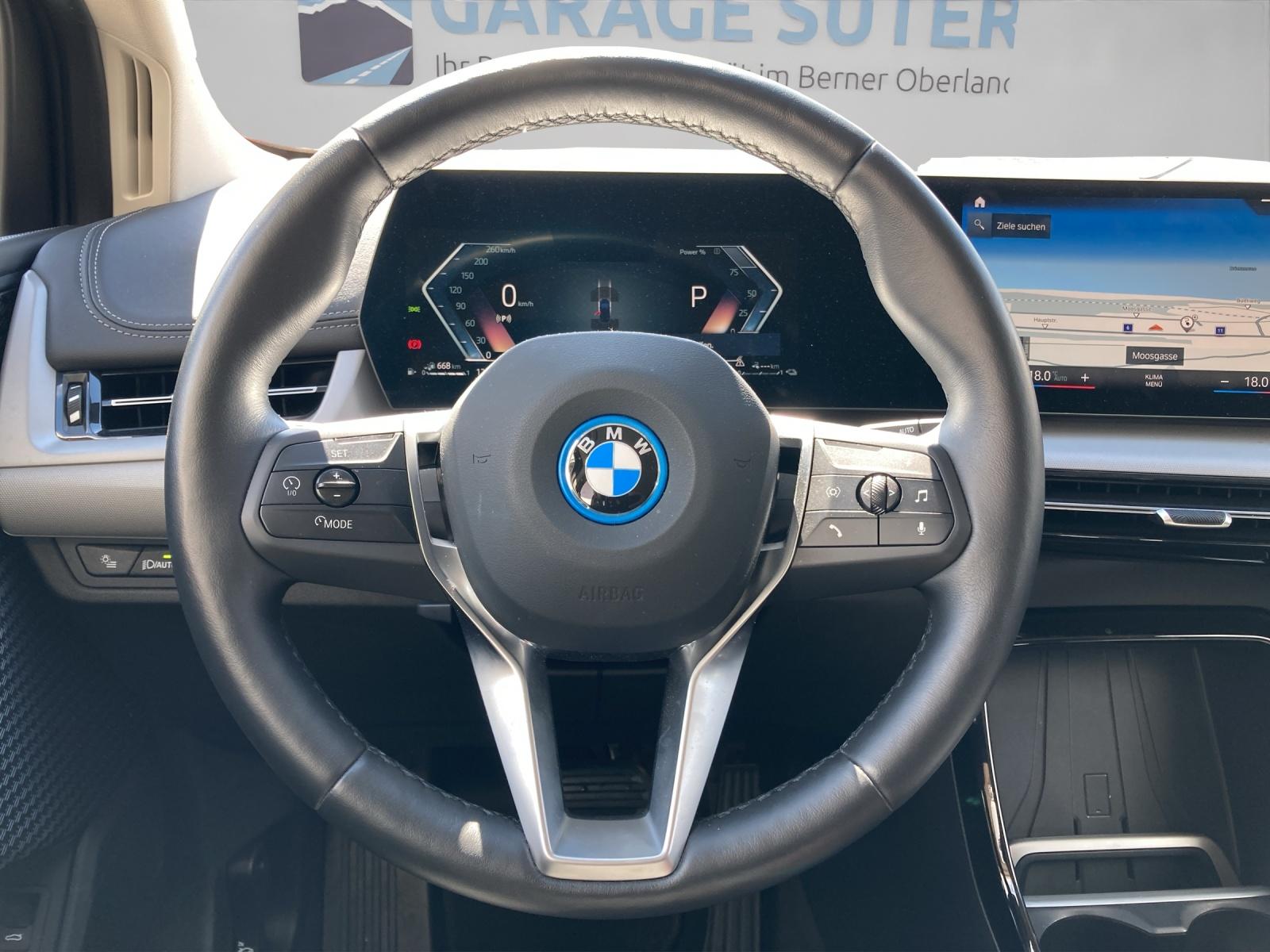 BMW 225e xDrive Active Tourer-image-12