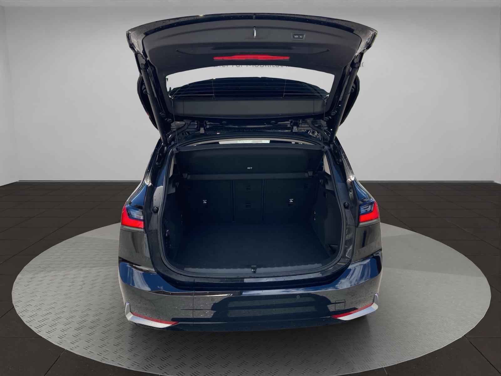 BMW 225e xDrive Active Tourer-image-16
