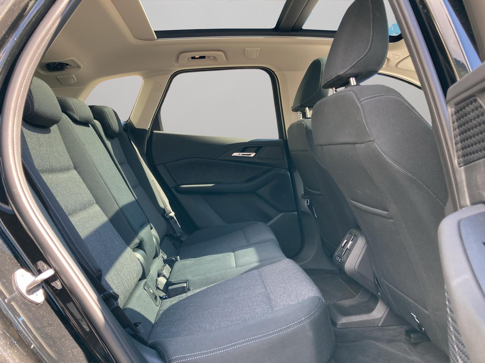 BMW 225e xDrive Active Tourer-image-11