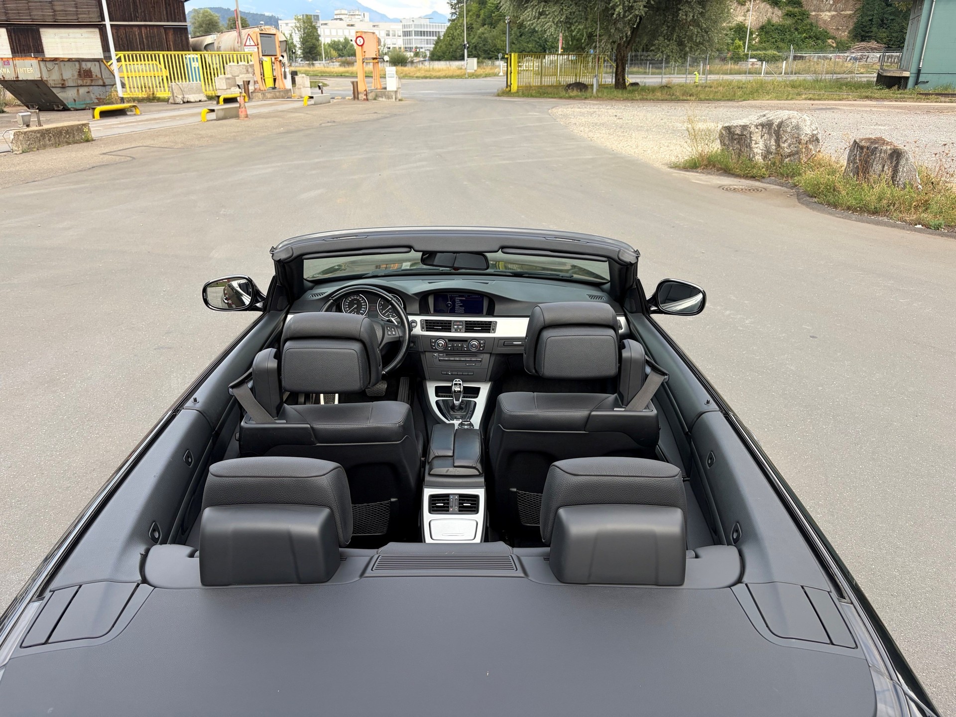BMW 335i-image-6