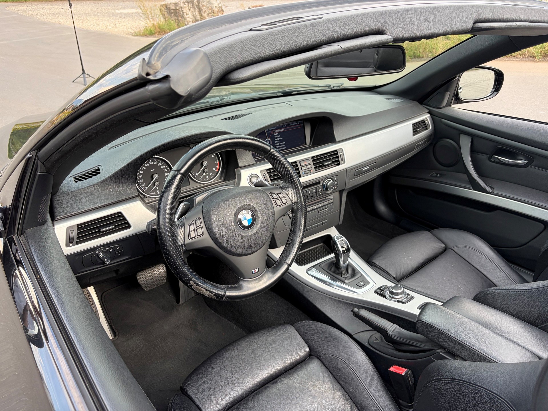BMW 335i-image-8