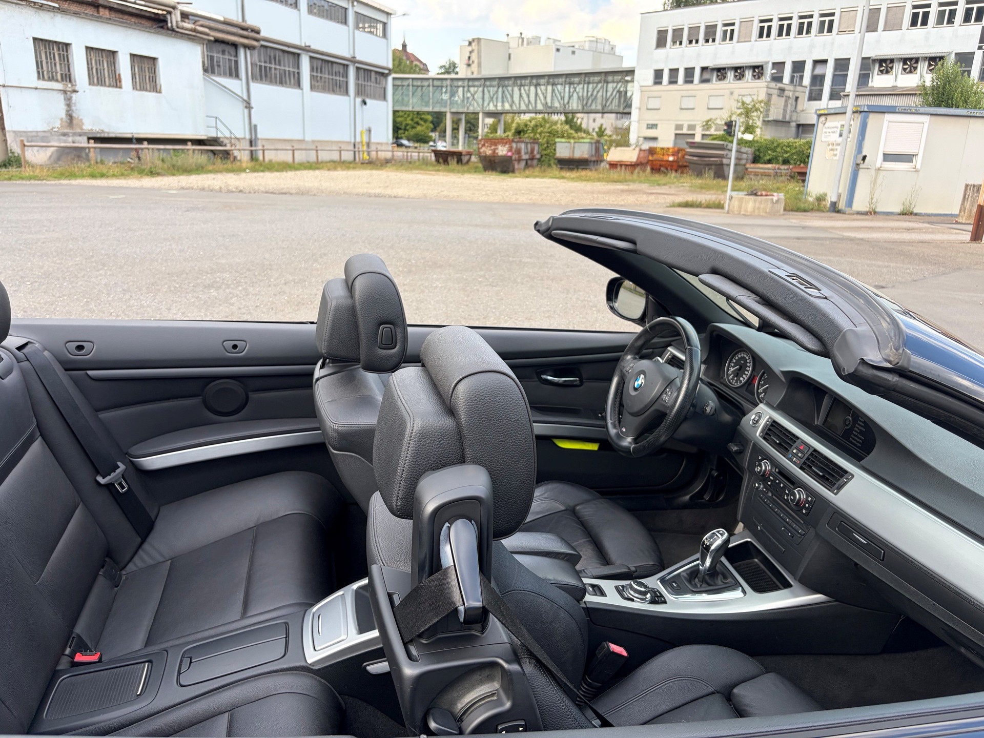BMW 335i-image-7