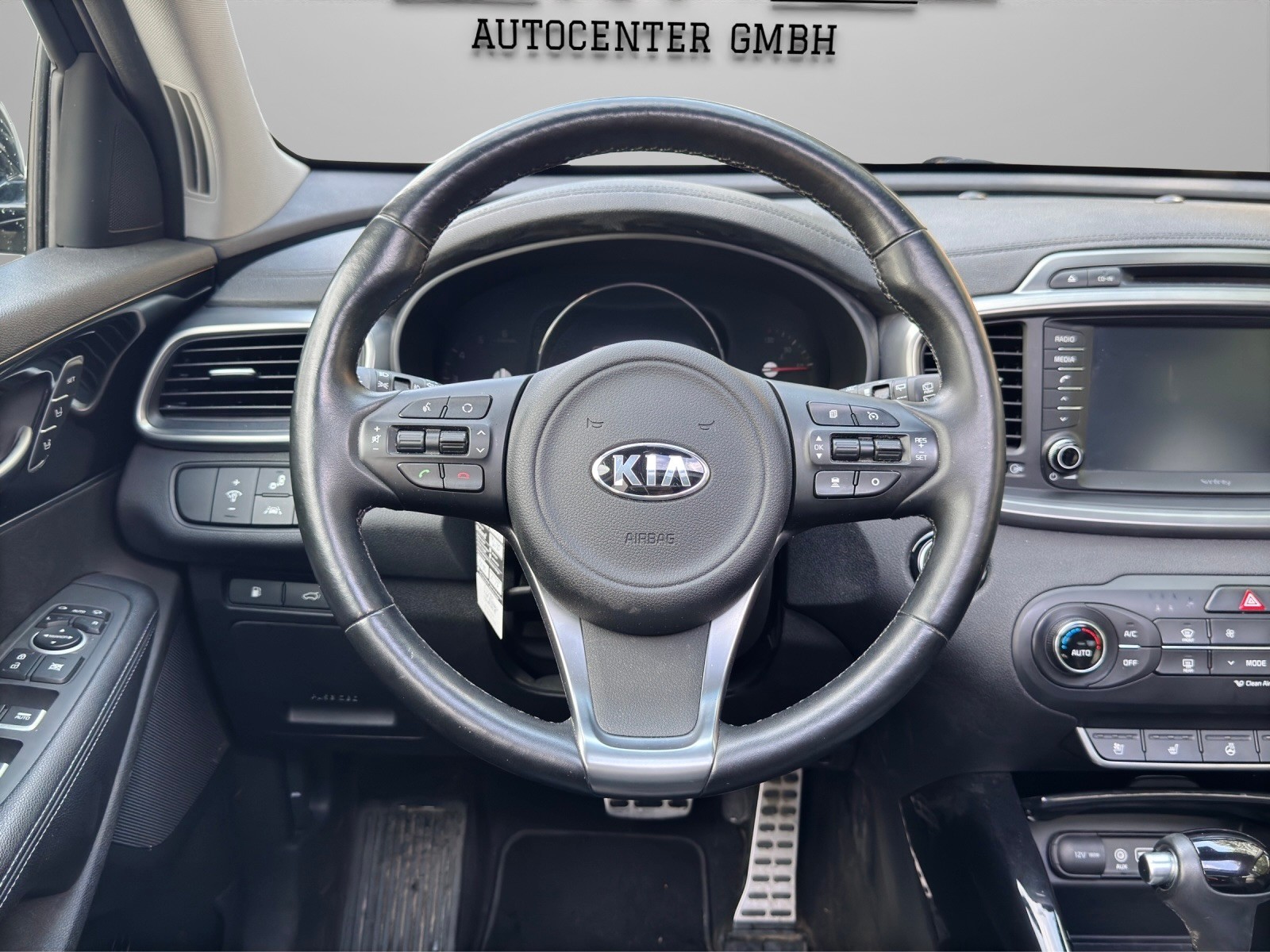 KIA Sorento 2.2 CRDI Style 7P. Automatic *7-Platz*-image-9