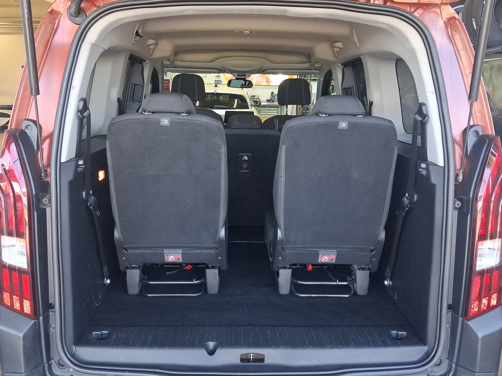 PEUGEOT Rifter Long 1.5 BlueHDi 130 GT Line-image-9