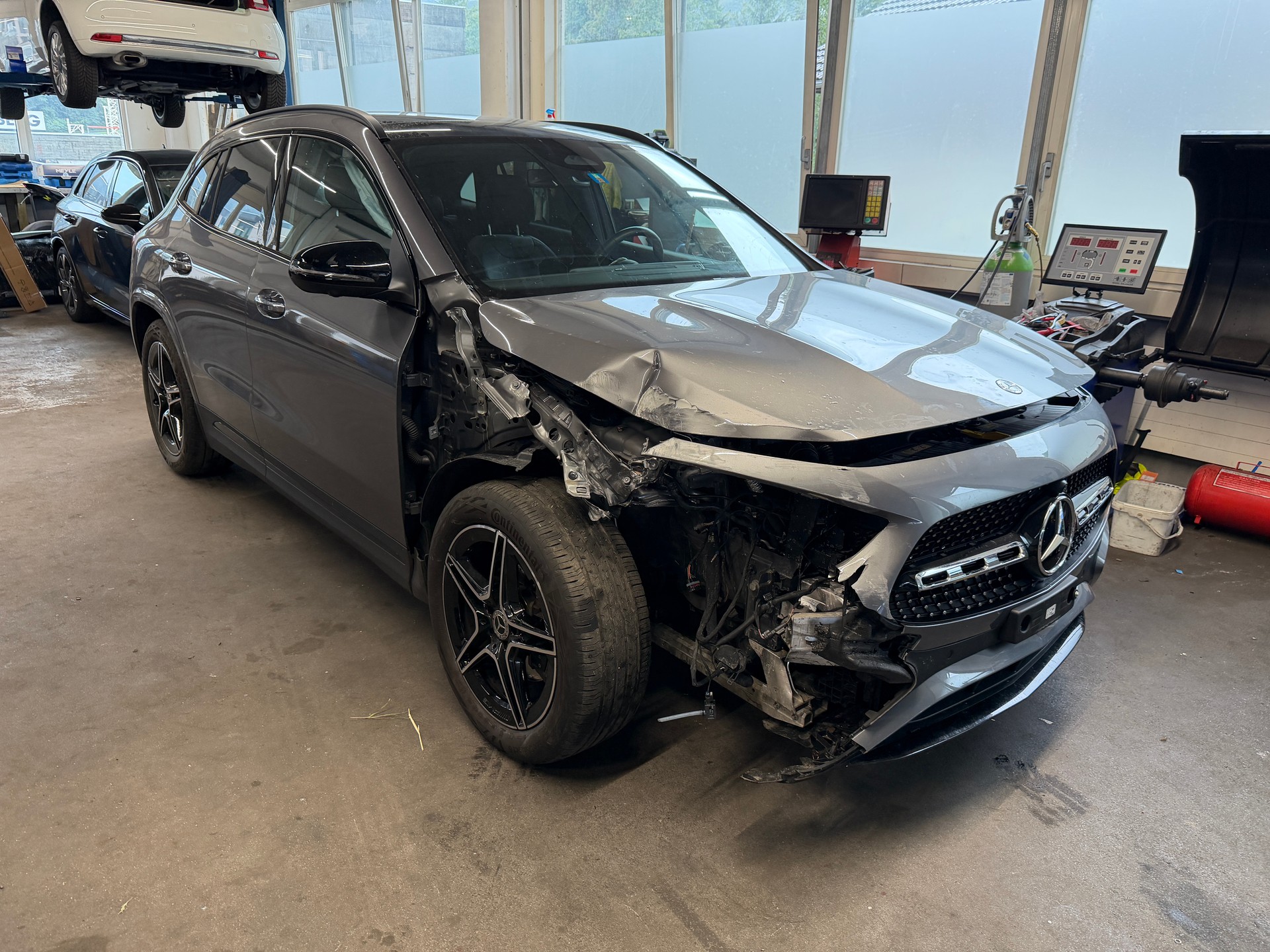 MERCEDES-BENZ GLA 220 d AMG Line 4matic-image-8