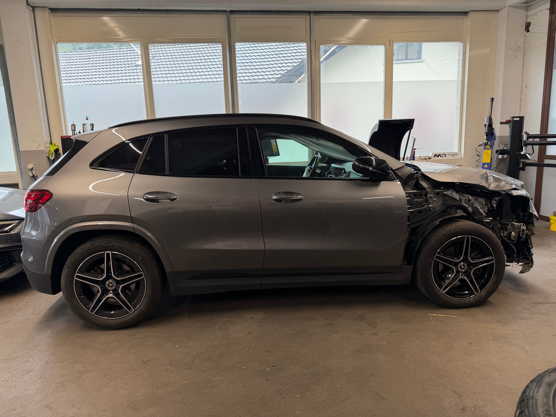 MERCEDES-BENZ GLA 220 d AMG Line 4matic-image-5