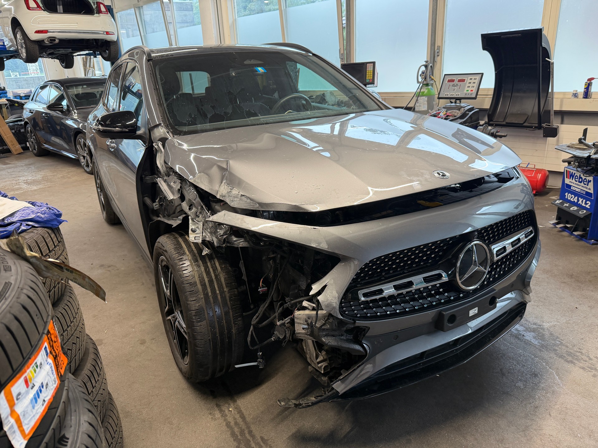 MERCEDES-BENZ GLA 220 d AMG Line 4matic-image-6