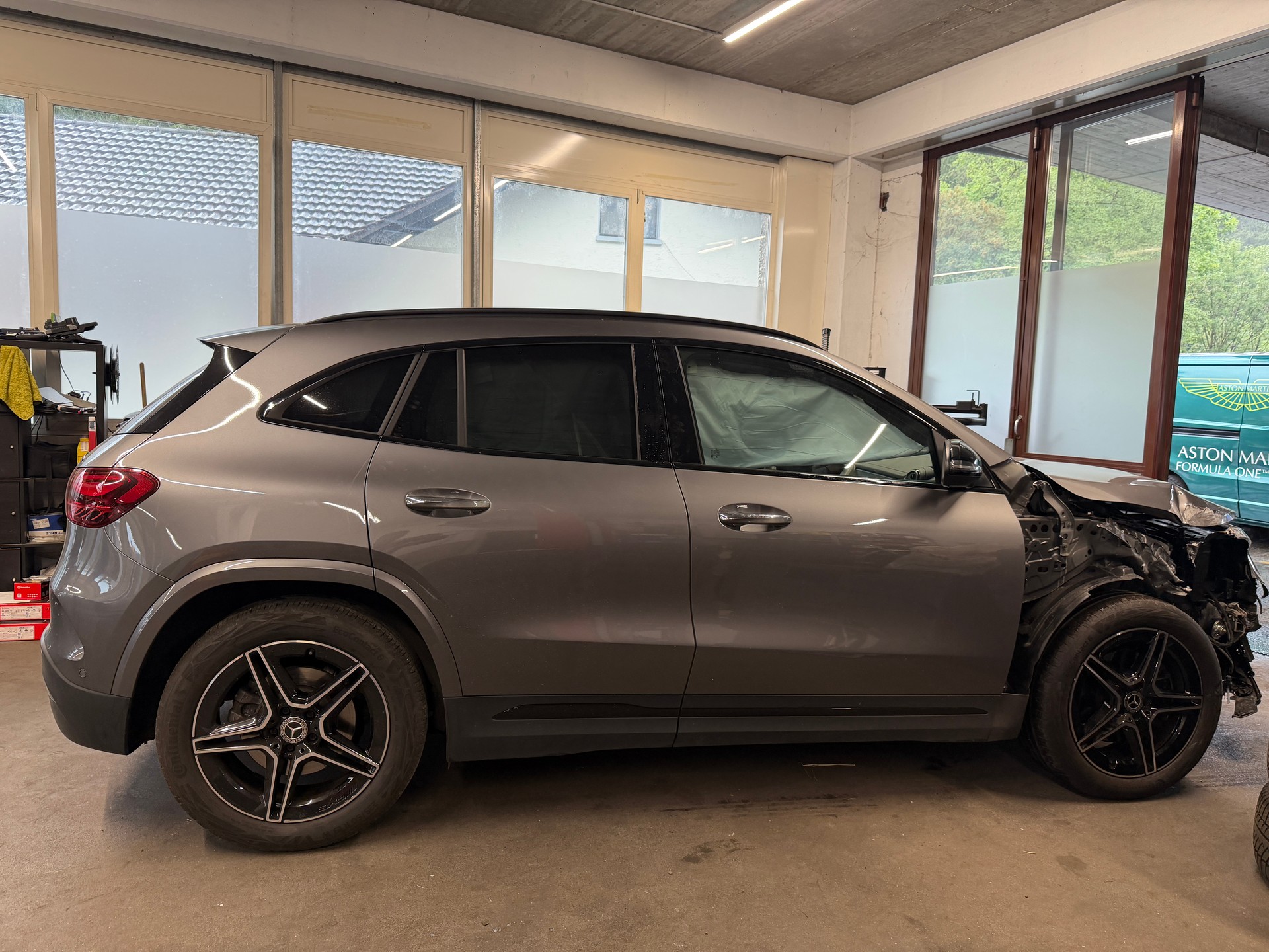MERCEDES-BENZ GLA 220 d AMG Line 4matic-image-4