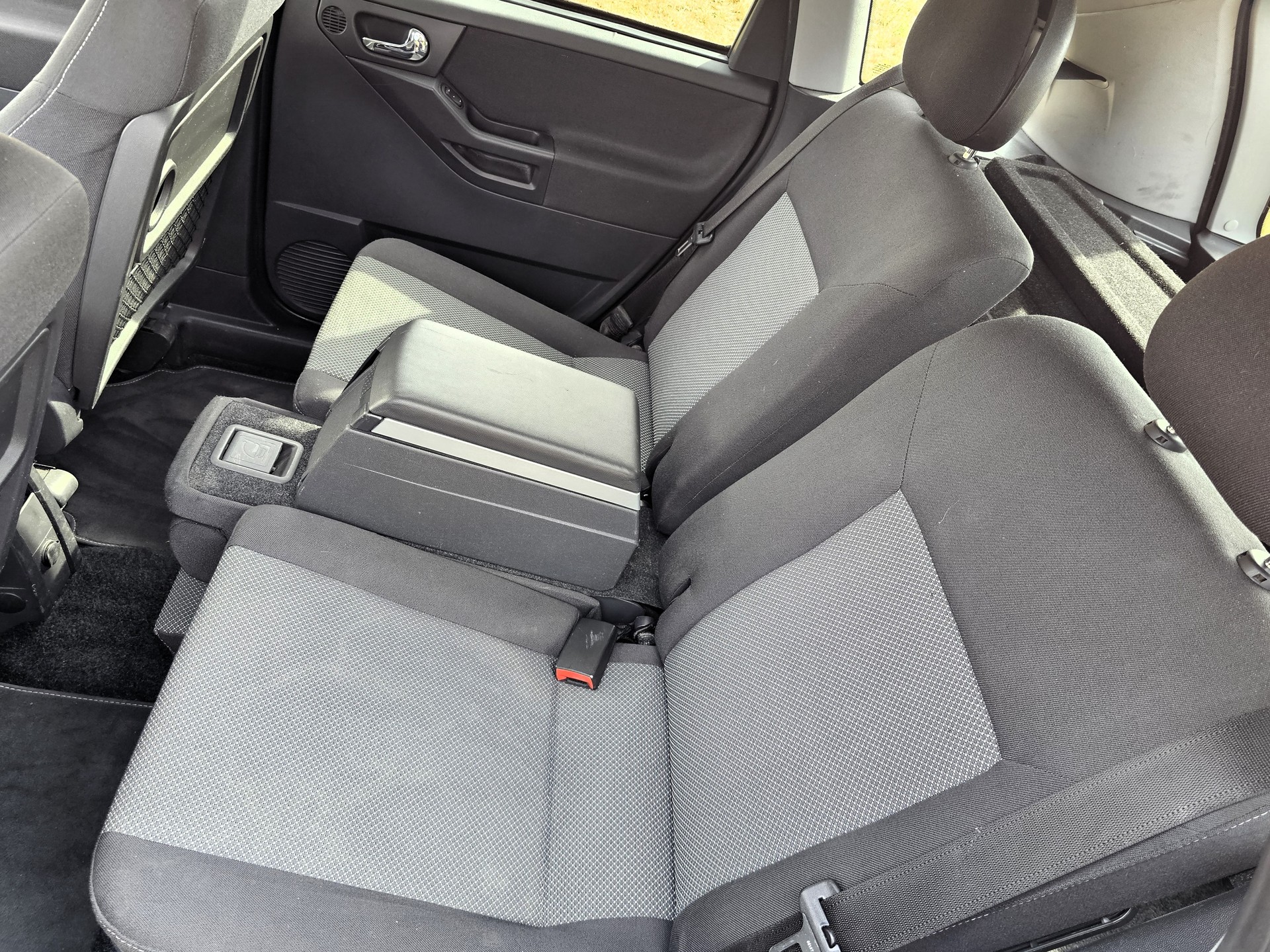 OPEL Meriva 1.8i 16V Cosmo-image-10