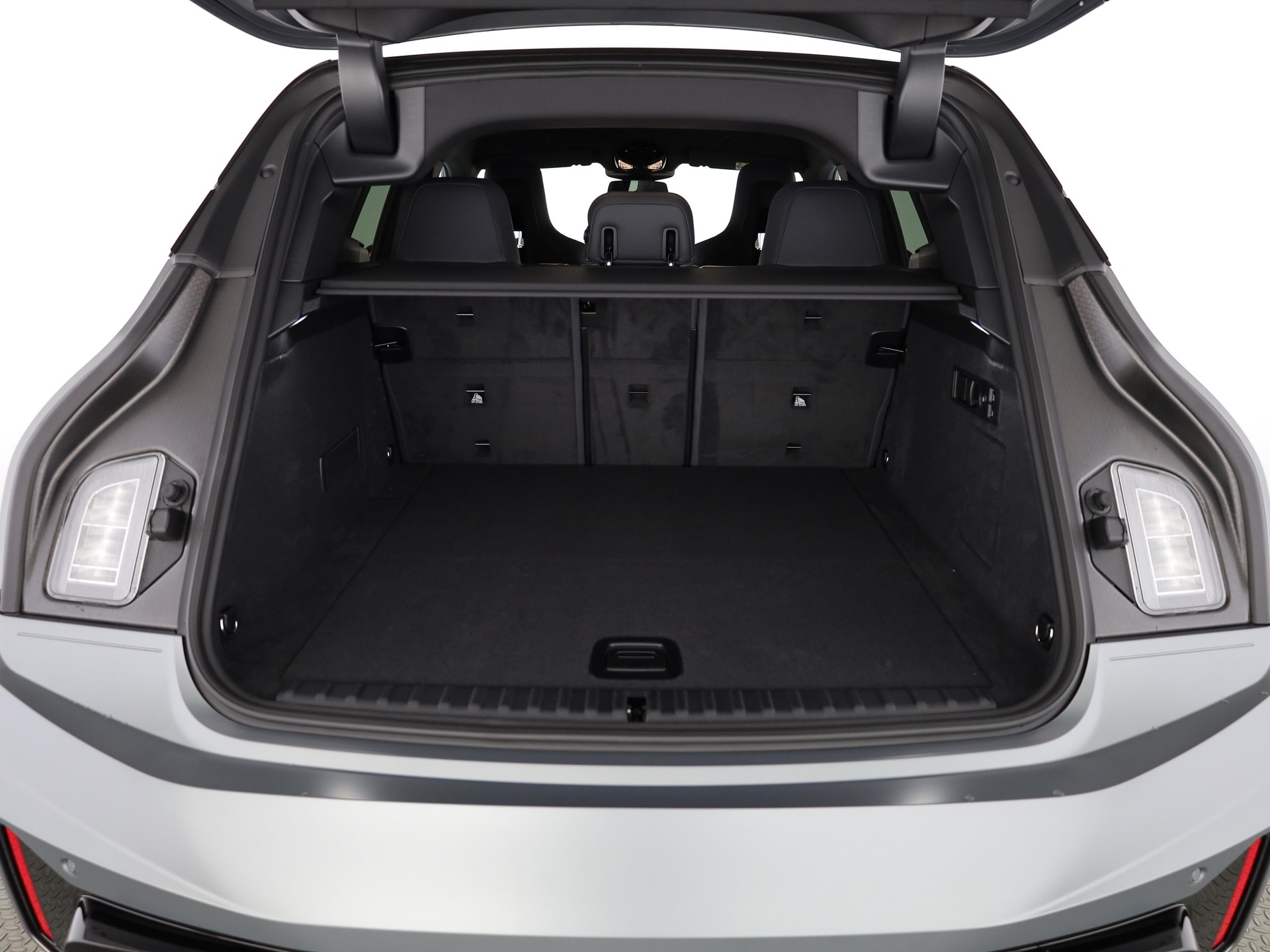 BMW iX xDrive60-image-7