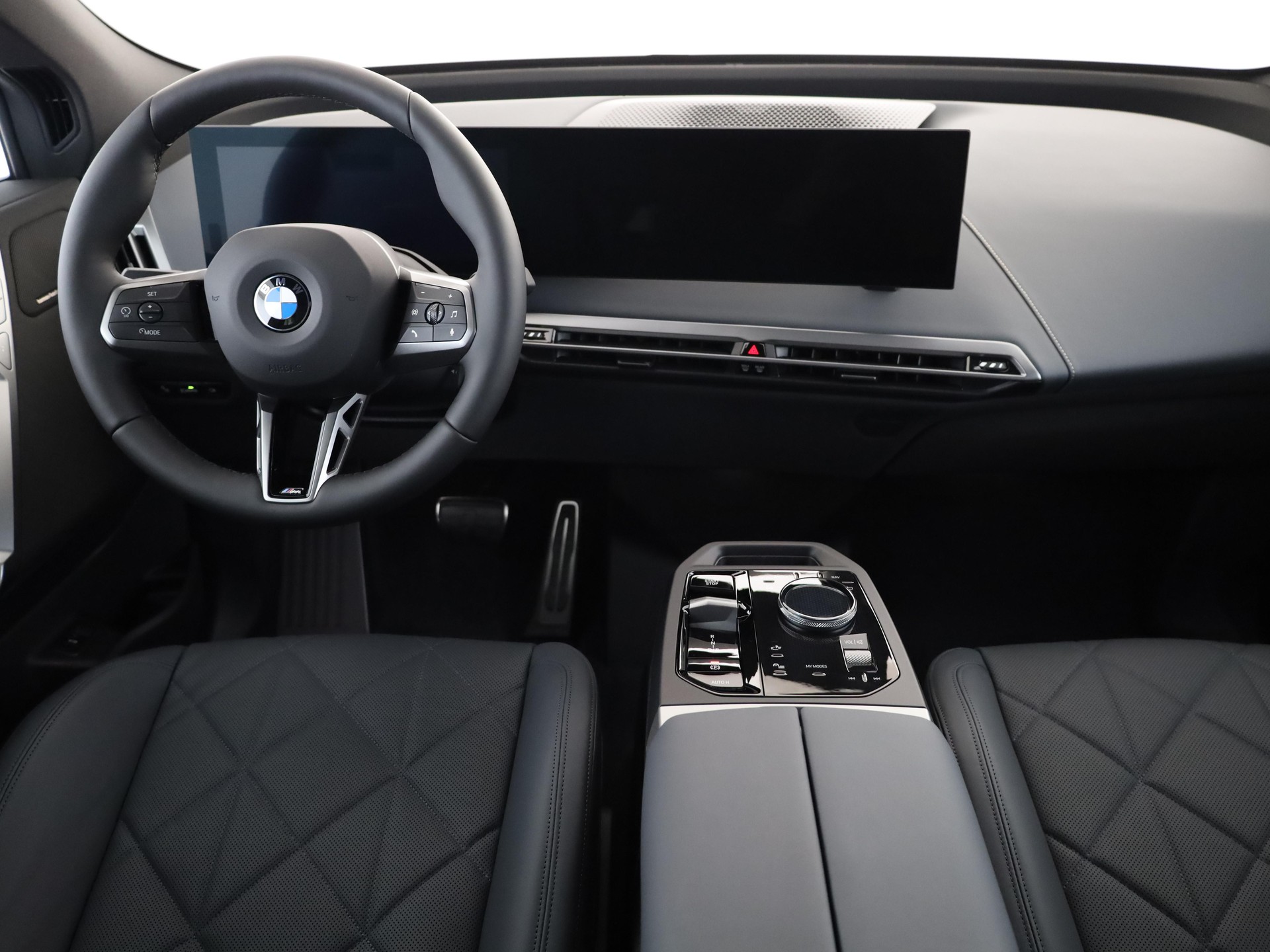 BMW iX xDrive60-image-19