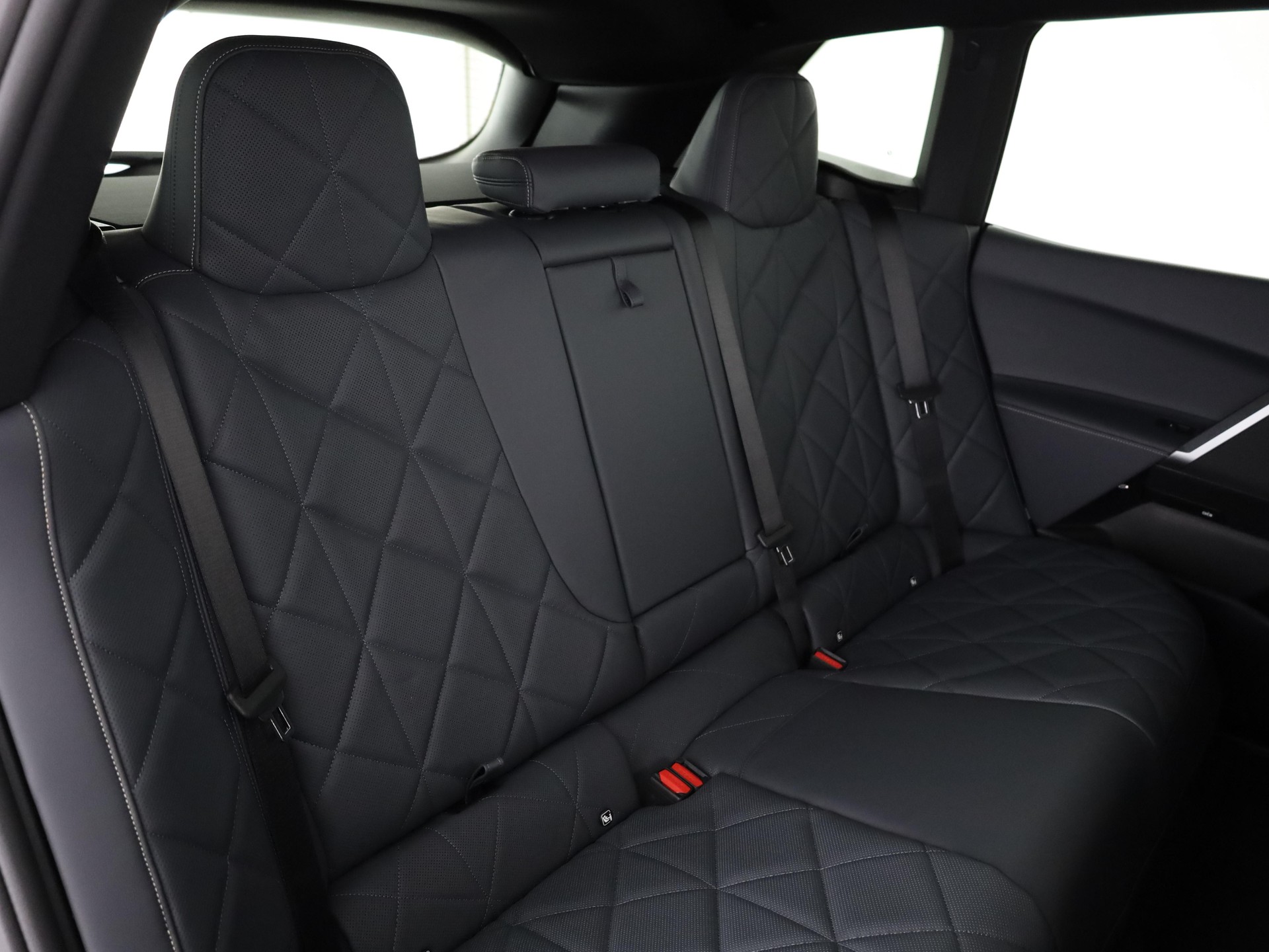 BMW iX xDrive60-image-17