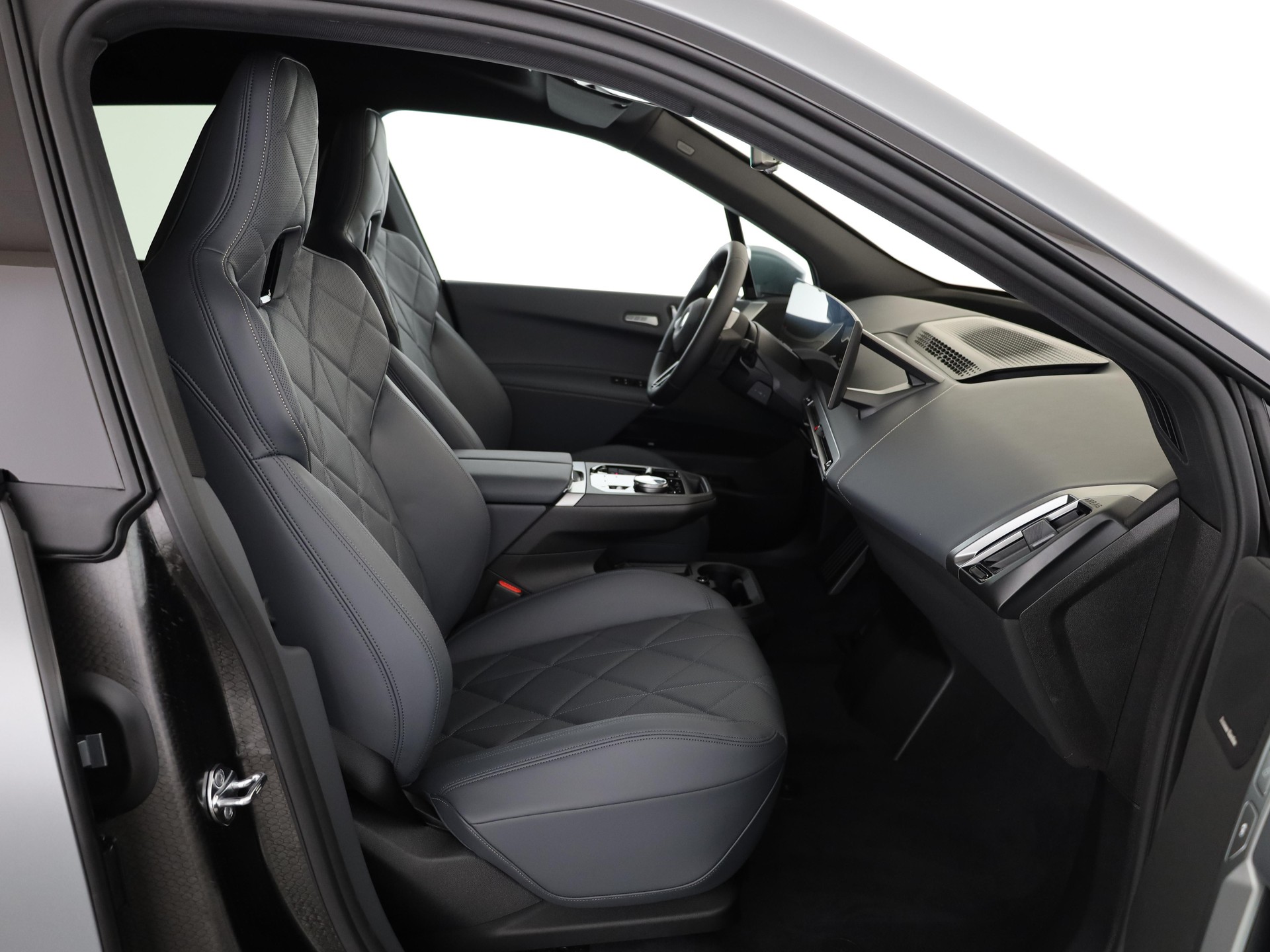 BMW iX xDrive60-image-16