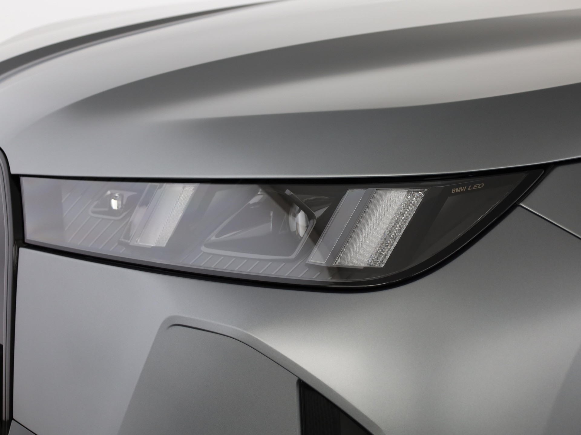 BMW iX xDrive60-image-6