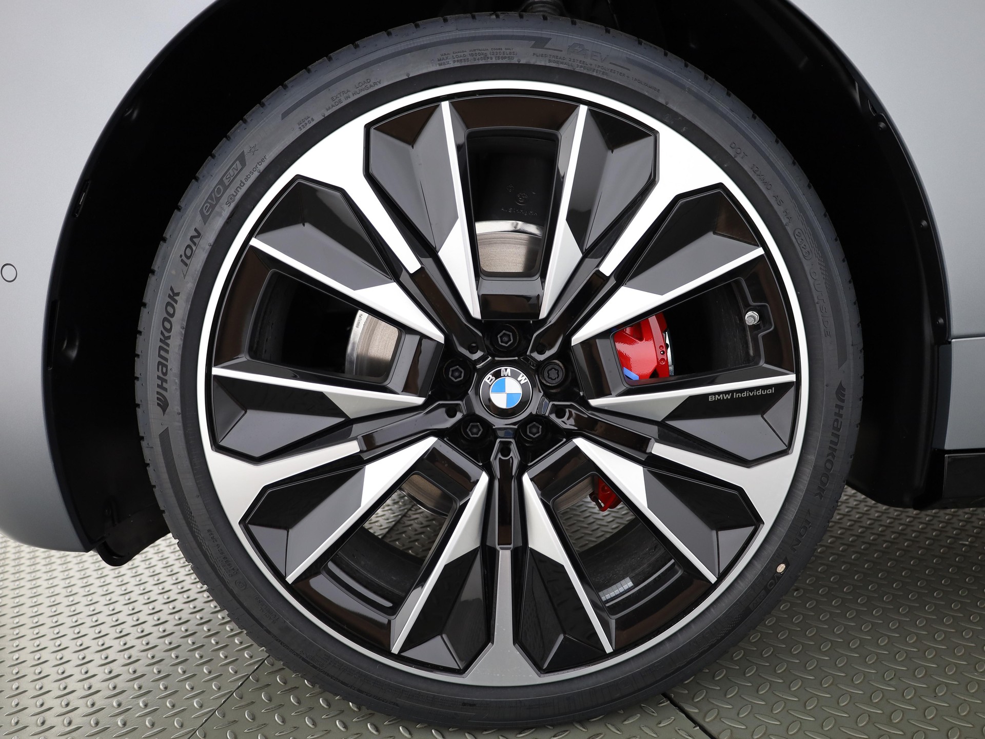 BMW iX xDrive60-image-5