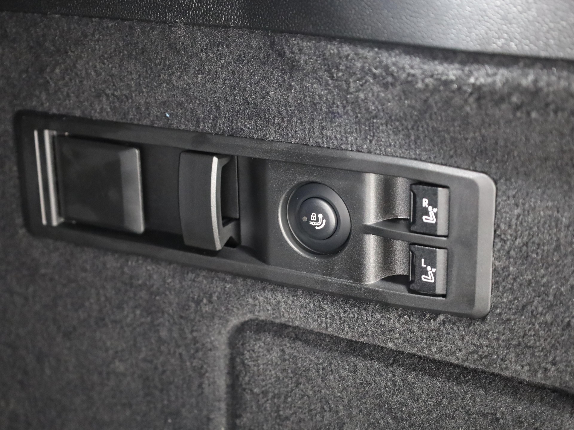 BMW iX xDrive60-image-8
