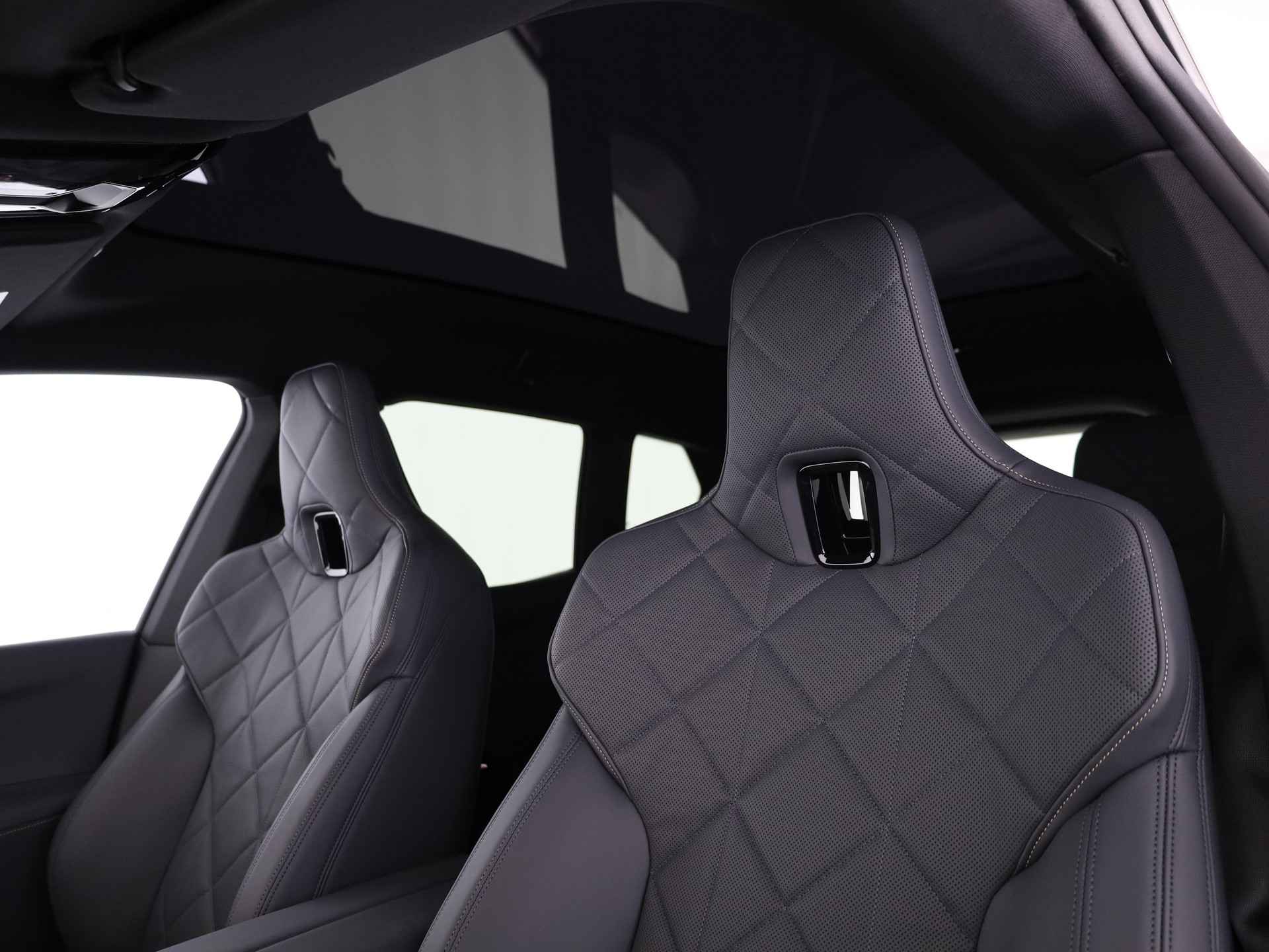 BMW iX xDrive60-image-13