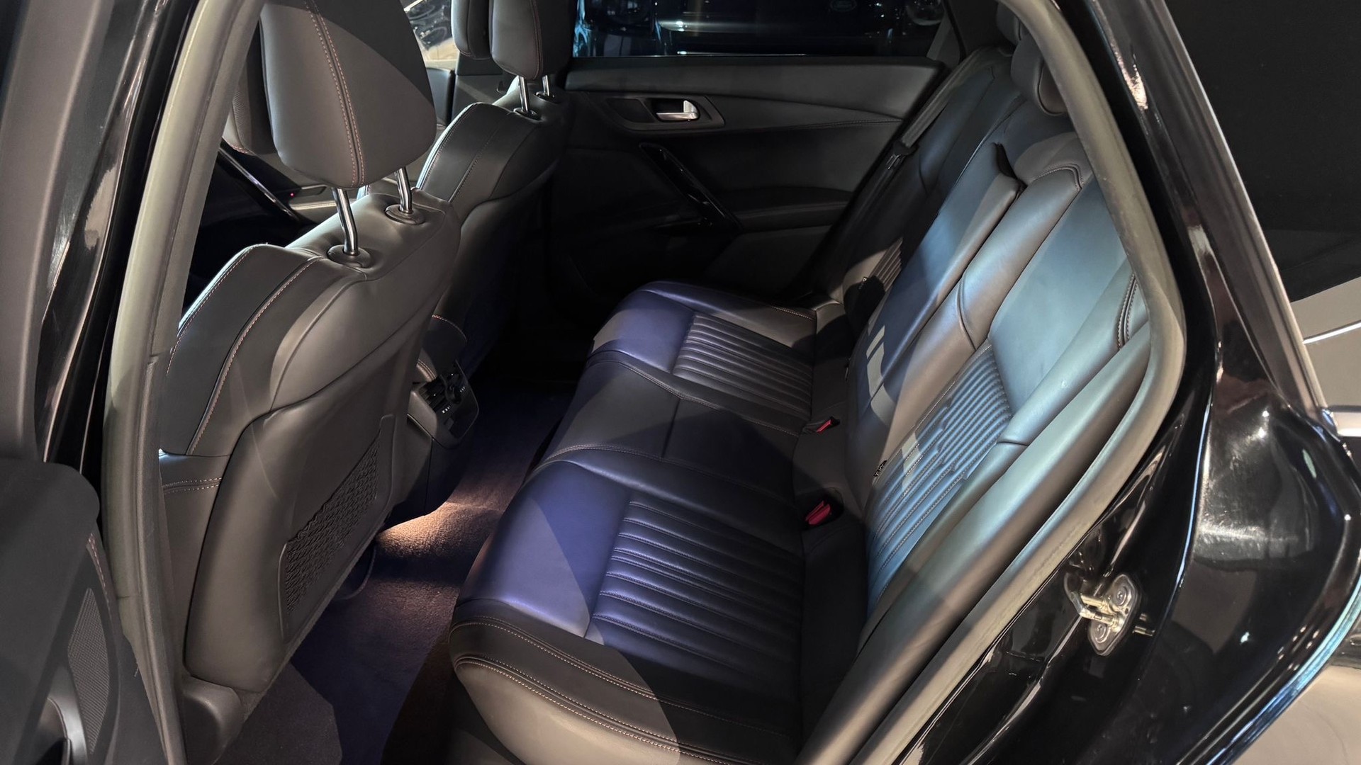 PEUGEOT 508 RXH 2.0 HDI Hybrid4 EGS6-image-7