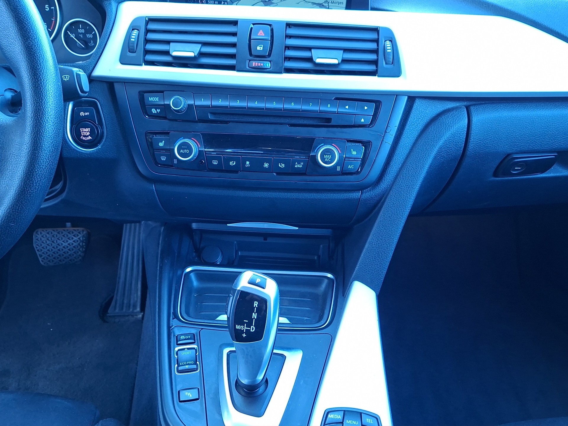 BMW 320d Touring Steptronic-image-13