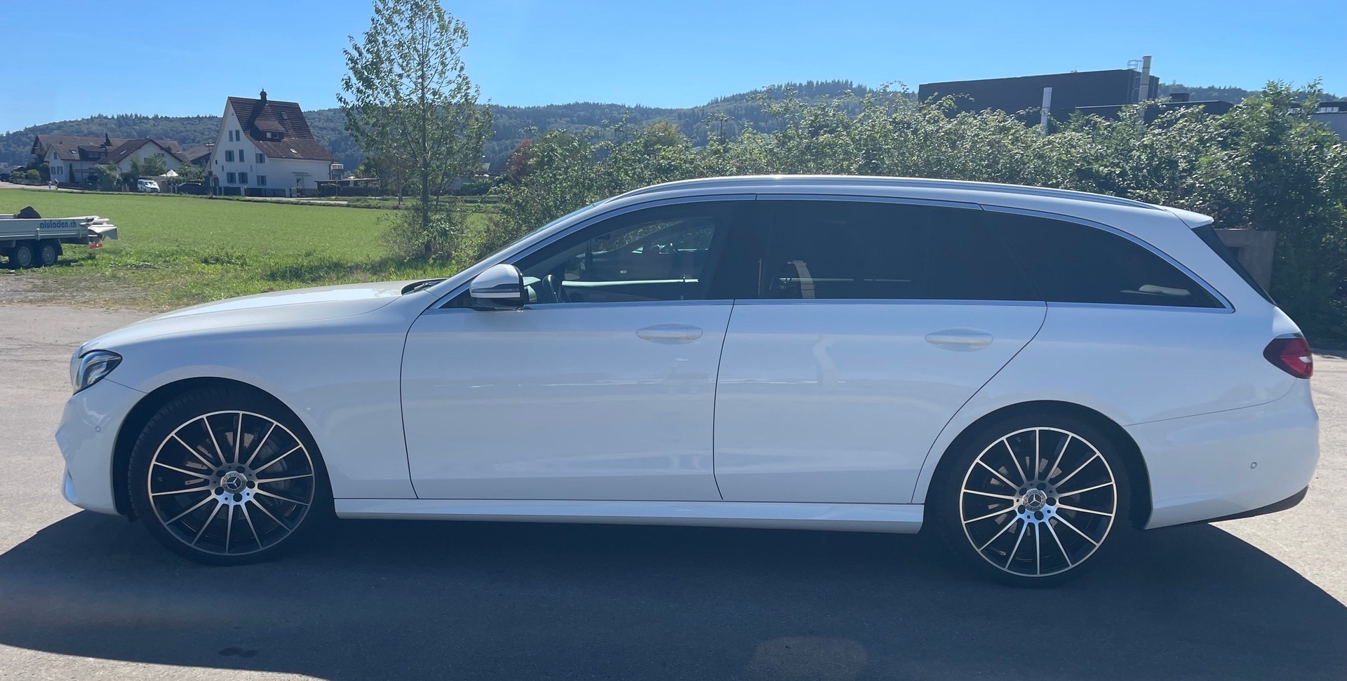 MERCEDES-BENZ E 220 d AMG Line-image-2