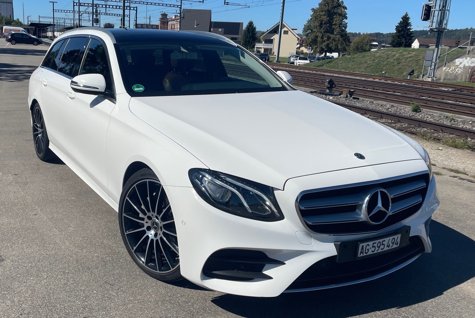 MERCEDES-BENZ E 220 d AMG Line-image-0