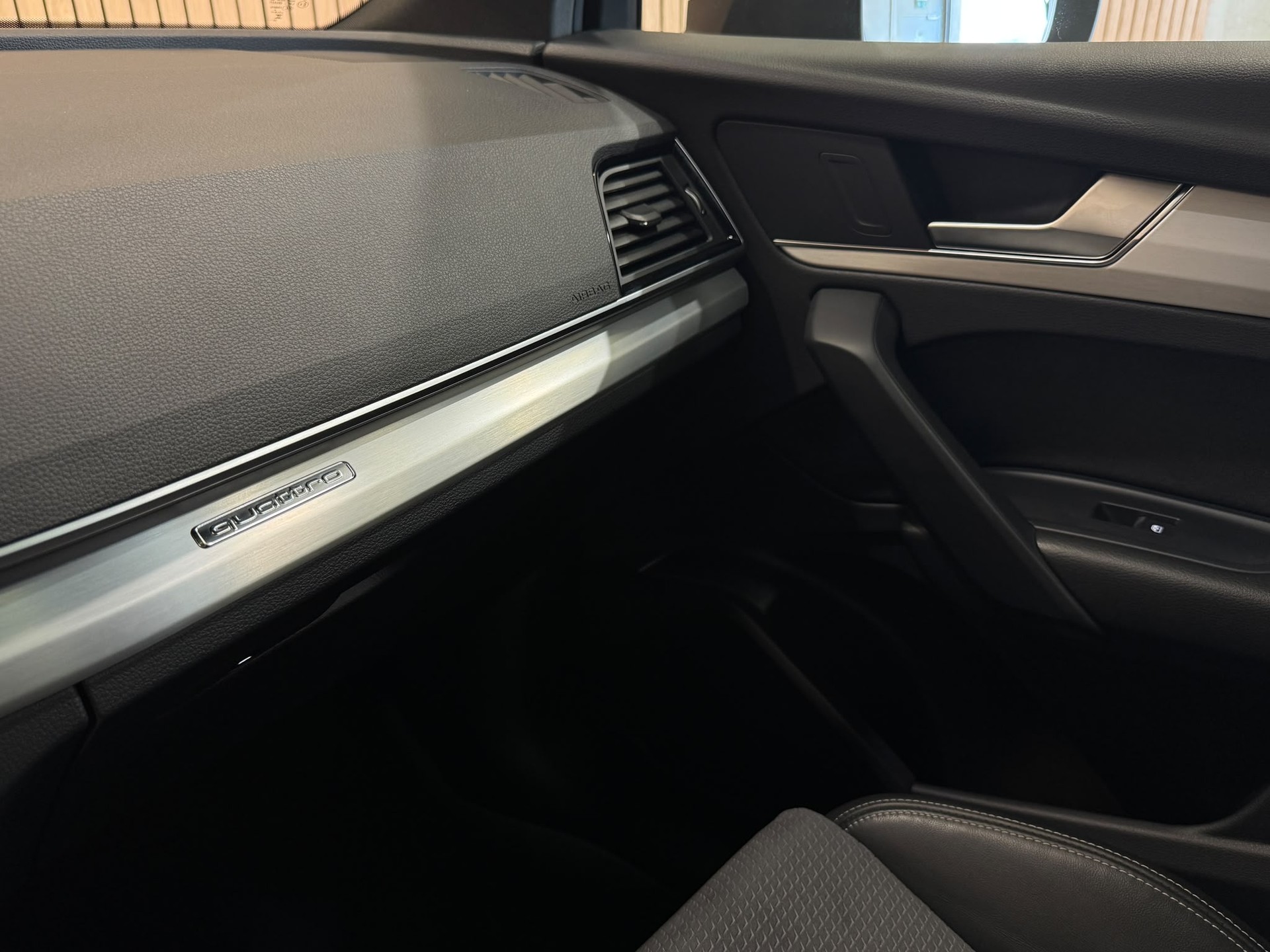 AUDI Q5 40 TDI S-line quattro S-tronic-image-17