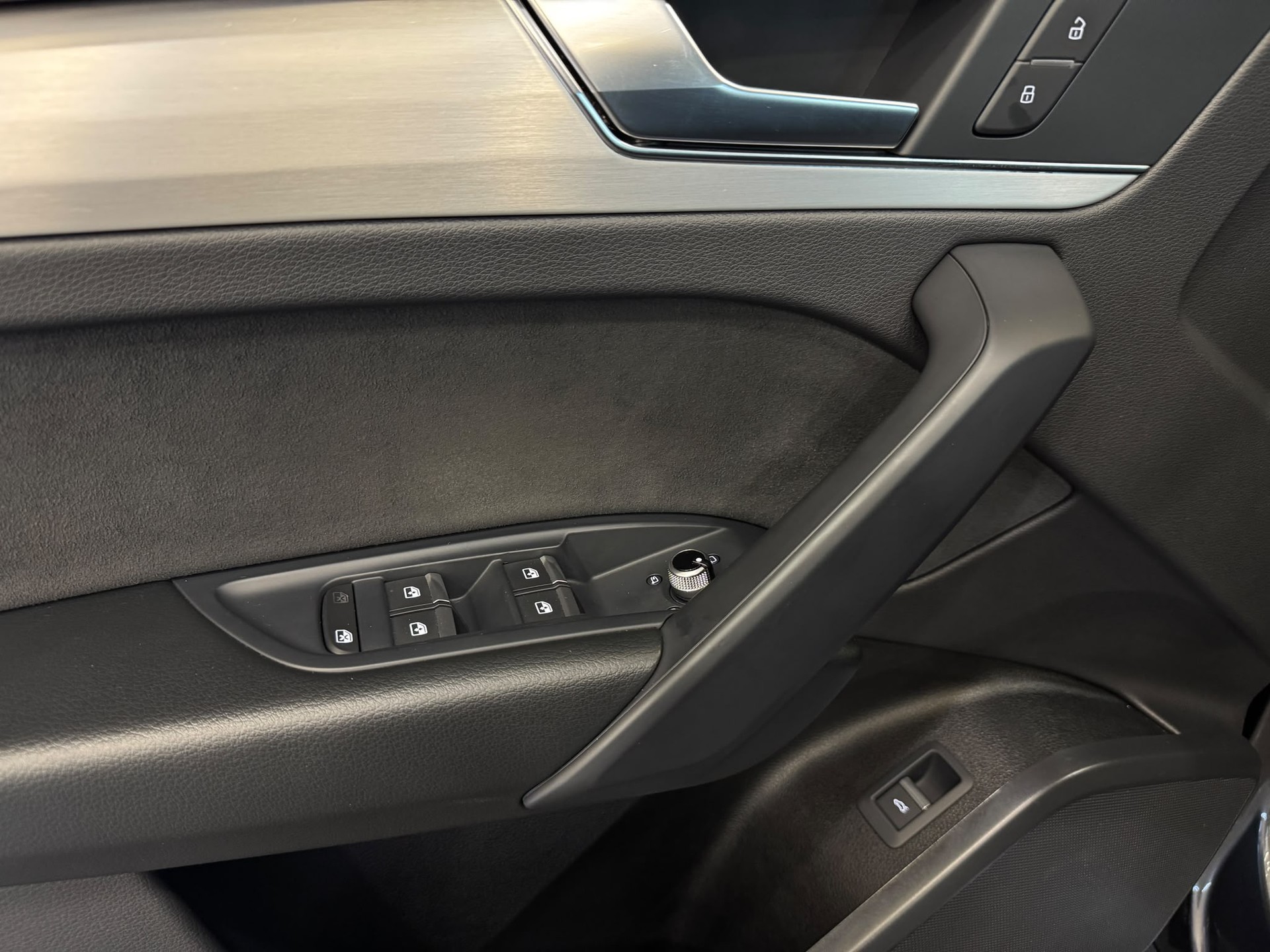 AUDI Q5 40 TDI S-line quattro S-tronic-image-10