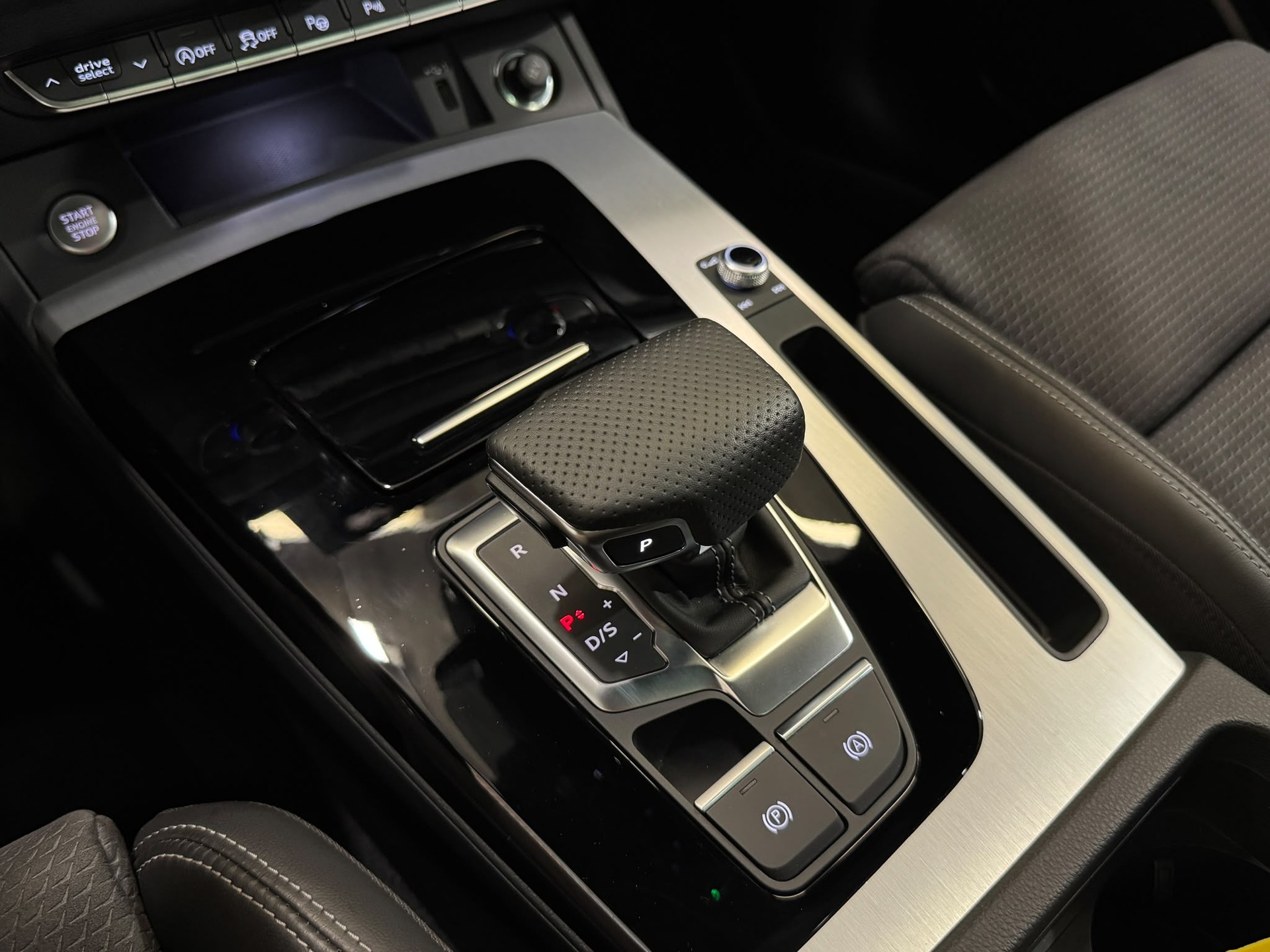 AUDI Q5 40 TDI S-line quattro S-tronic-image-15
