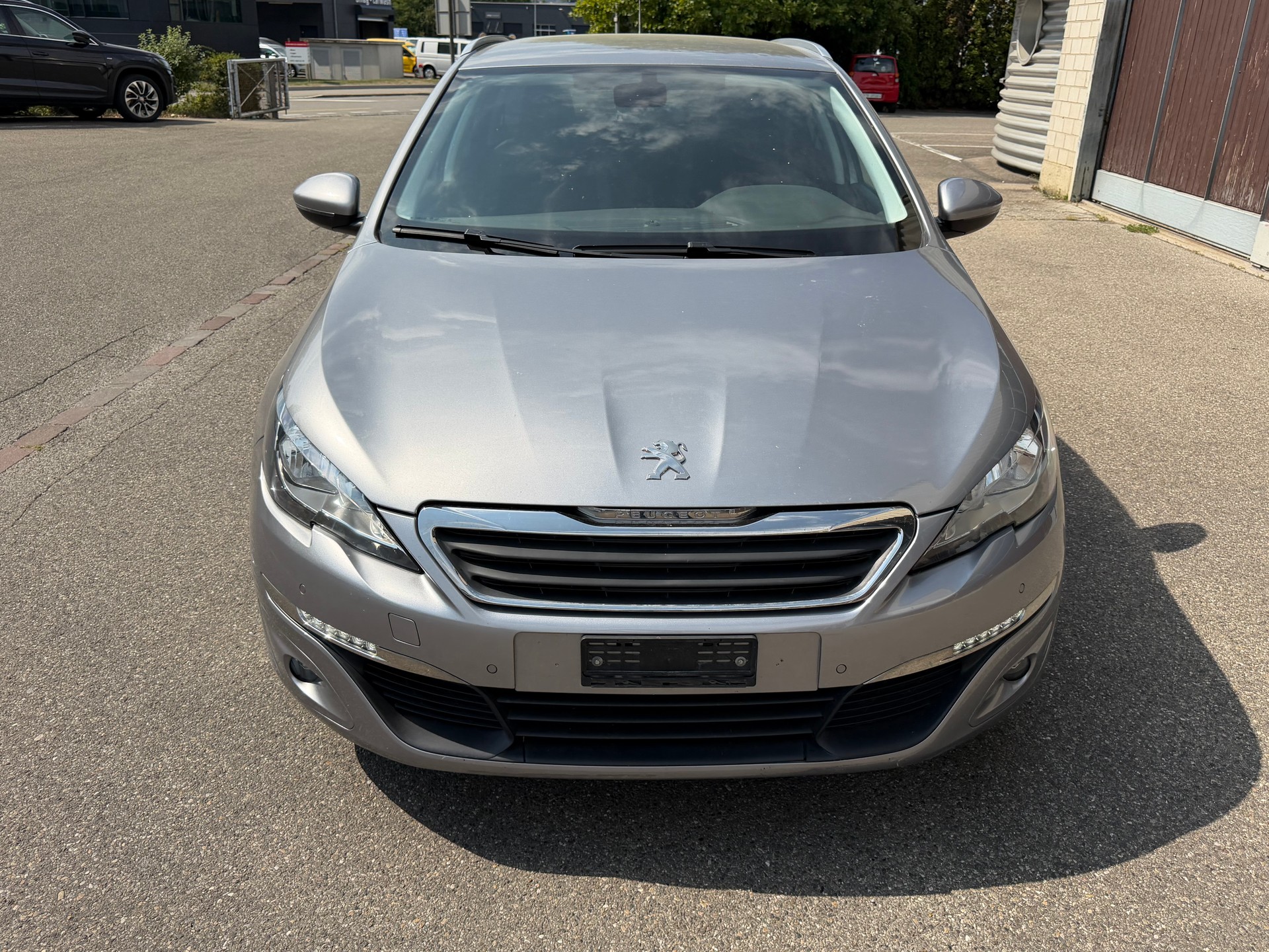 PEUGEOT 308 SW 1.2 THP Business Automatic-image-1