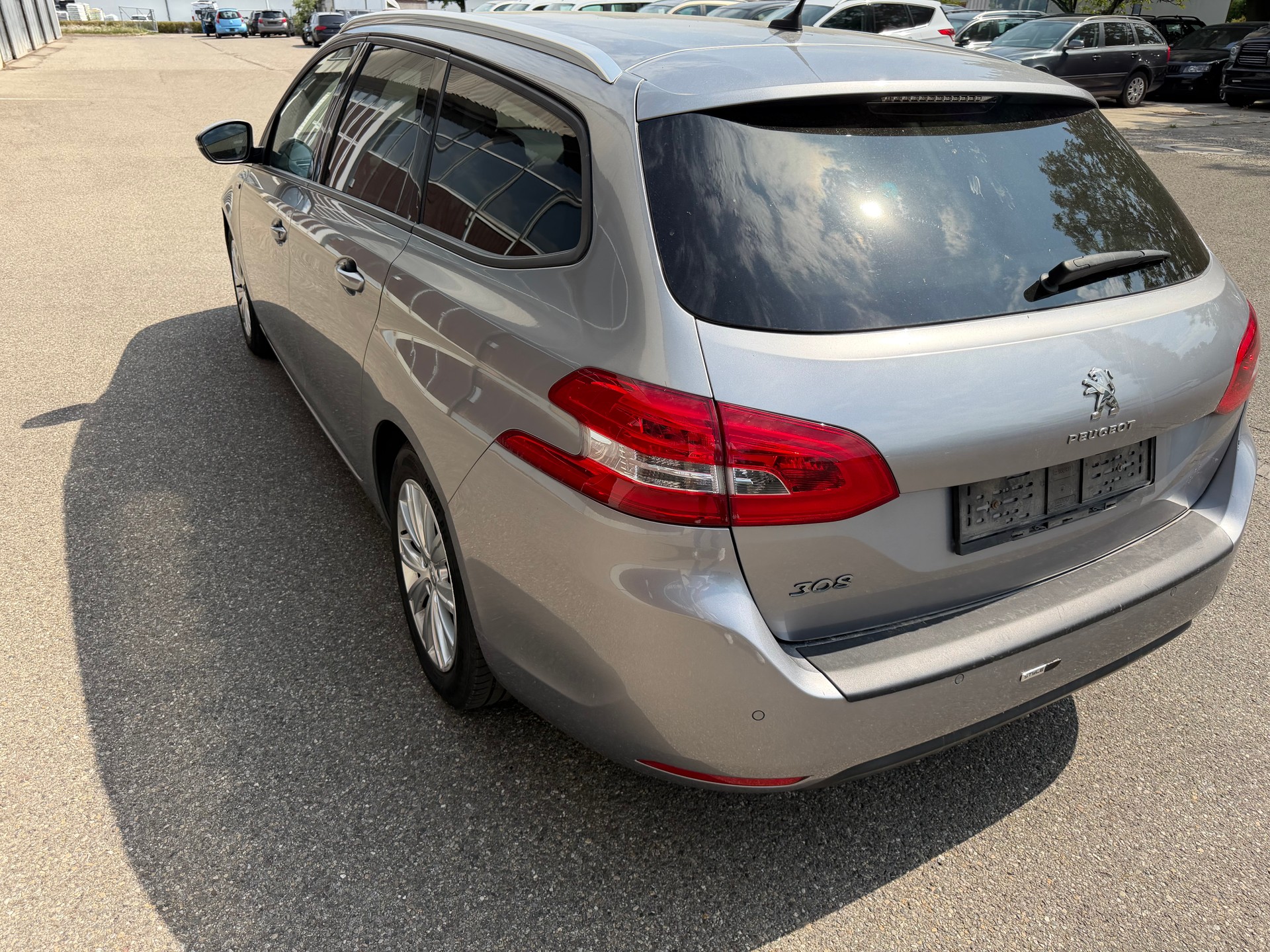 PEUGEOT 308 SW 1.2 THP Business Automatic-image-3