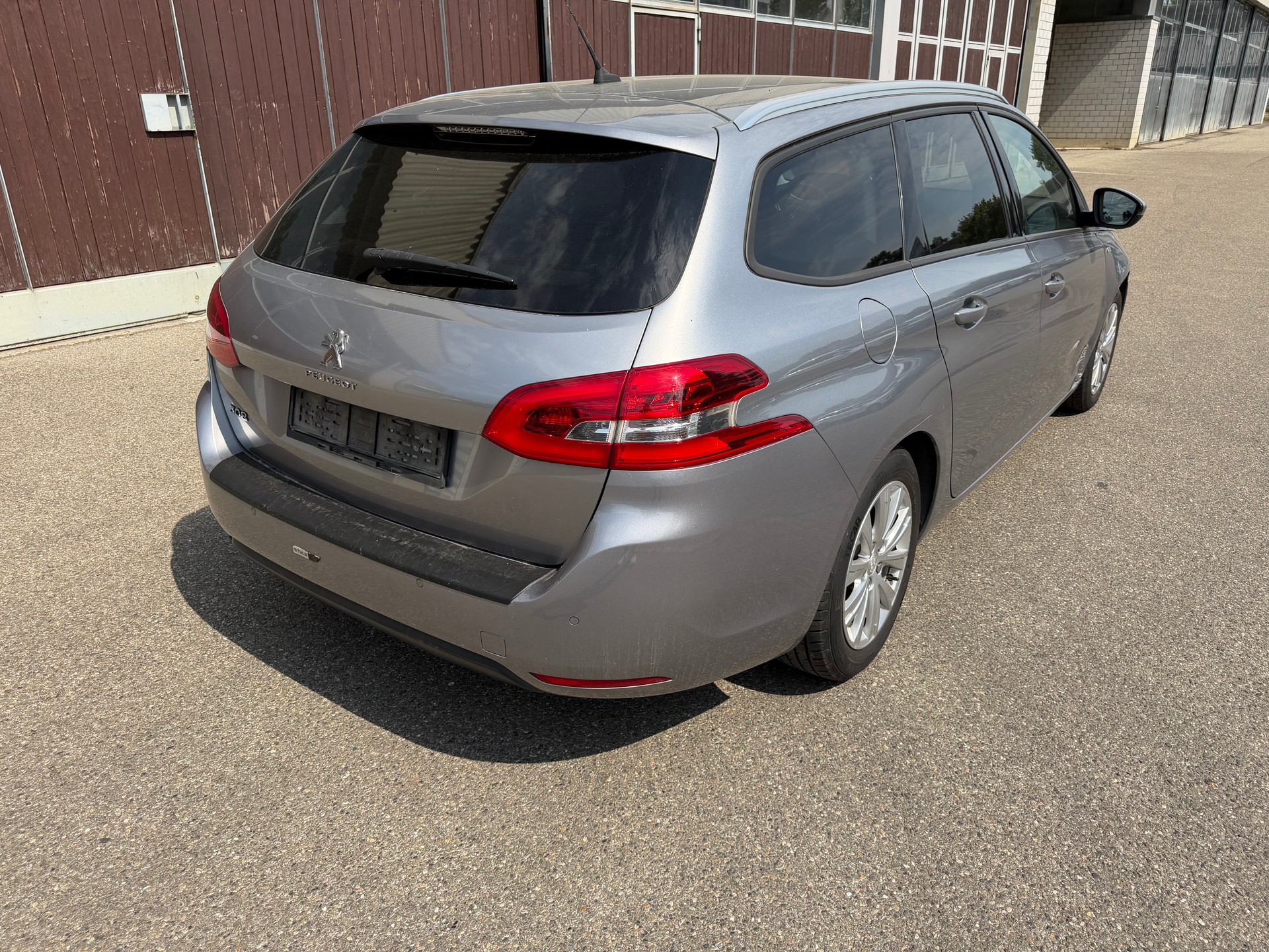 PEUGEOT 308 SW 1.2 THP Business Automatic-image-4