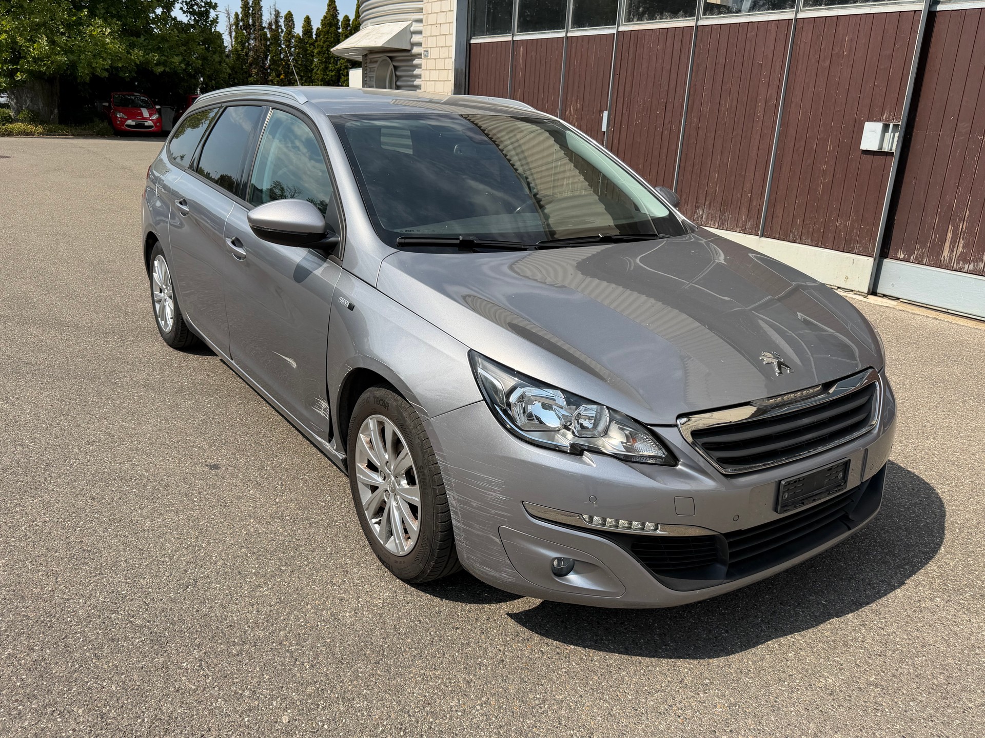PEUGEOT 308 SW 1.2 THP Business Automatic-image-2