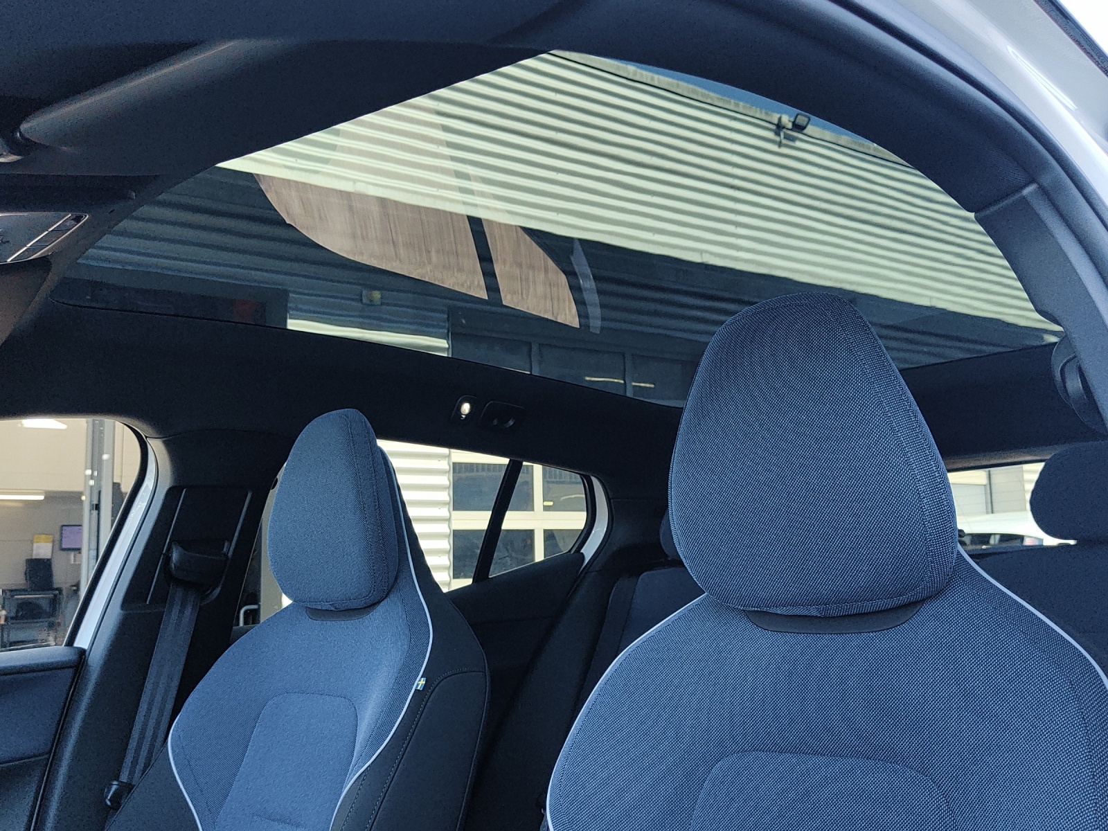 VOLVO EX30 CC P8 Ultra AWD-image-12