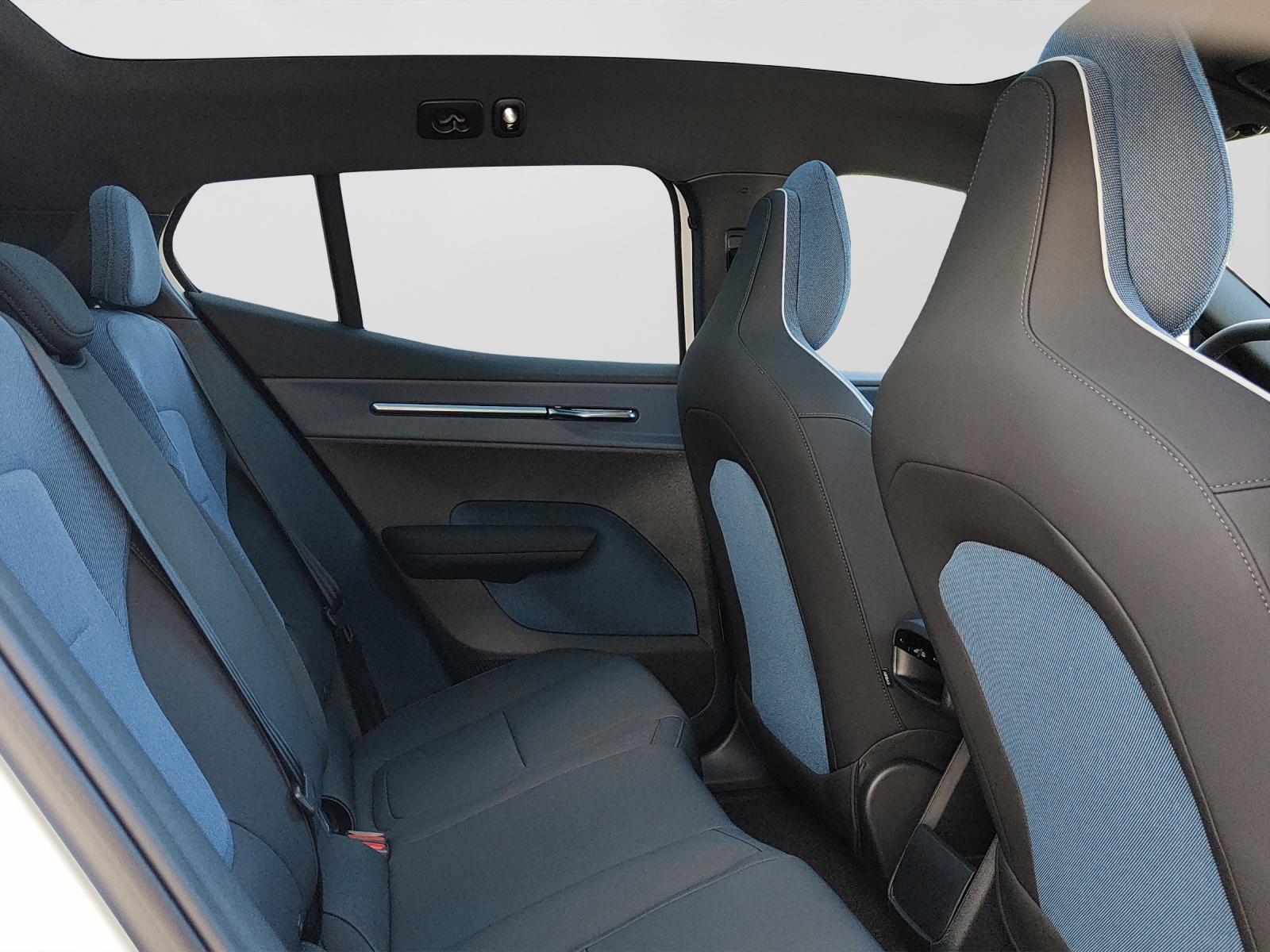 VOLVO EX30 CC P8 Ultra AWD-image-5