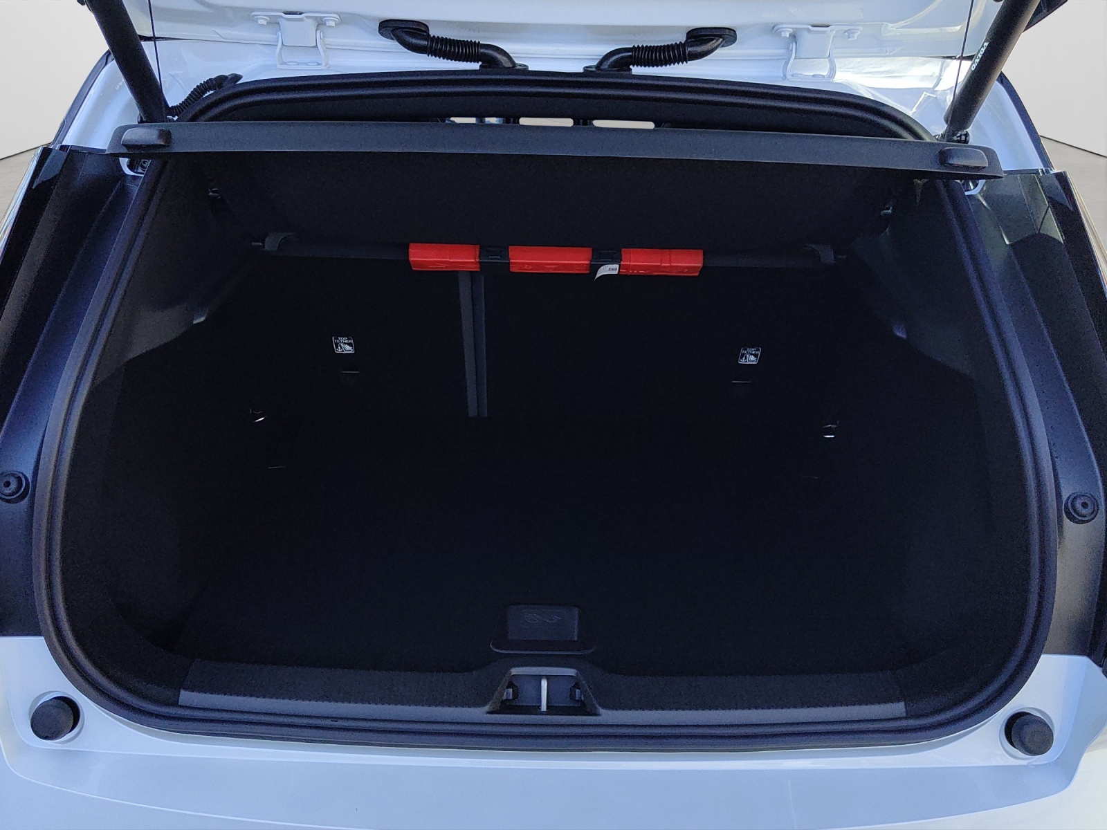 VOLVO EX30 CC P8 Ultra AWD-image-14